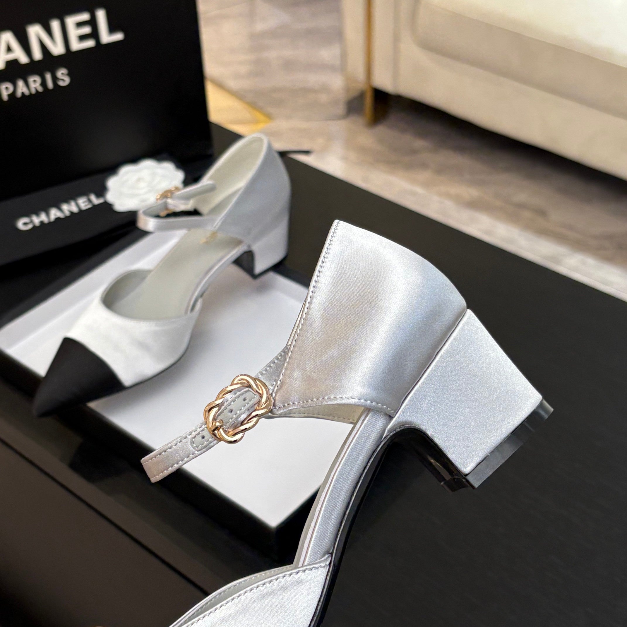 BLOCK HEEL SLINGBACKS IN SILVER MIX BLACK SILK FABRIC