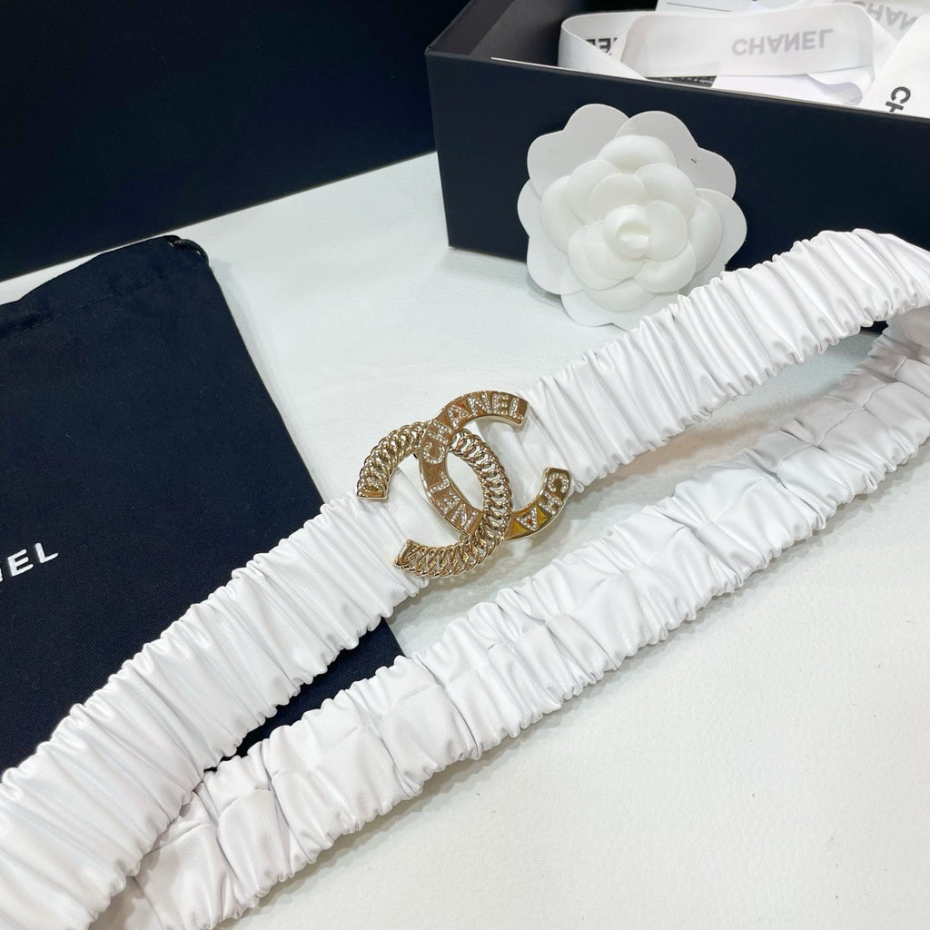 DOUBLE CC 30MM STRETCH BELT IN WHITE CALFSKIN GOLD CHAIN BUCKLE CRYSTAL LOGO