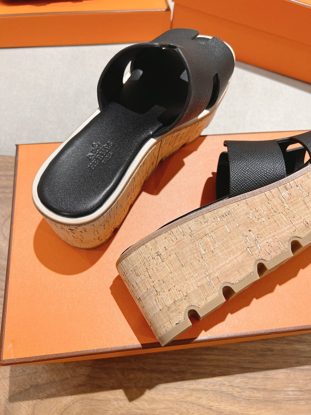HM 25S HIGH WEDGE SANDALS IN BLACK LAMBSKIN STYLE 23