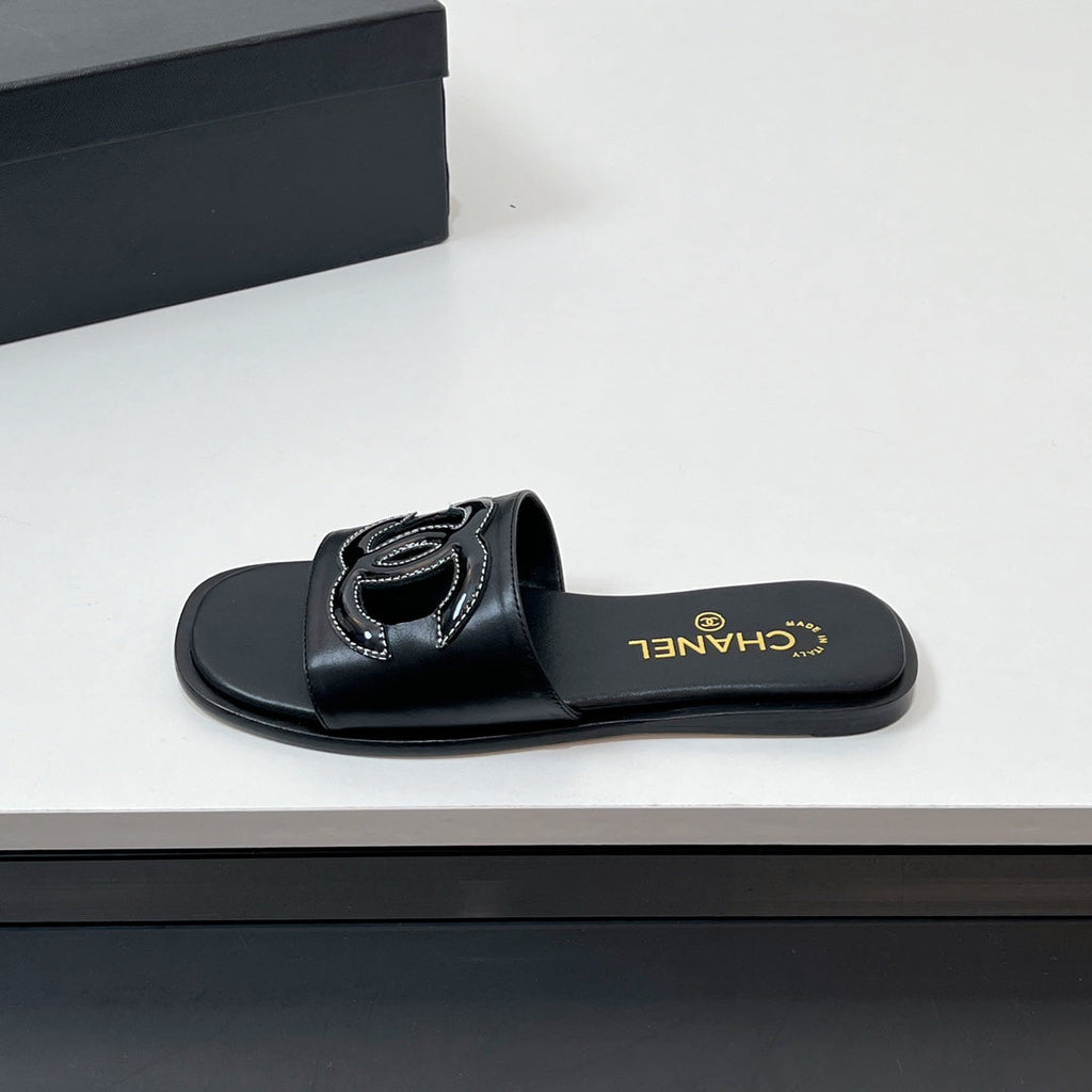 CC Slippers In Black Calfskin 149750