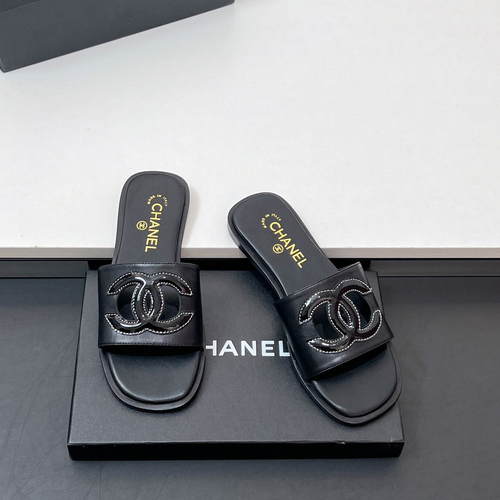 CC Slippers In Black Calfskin 149750