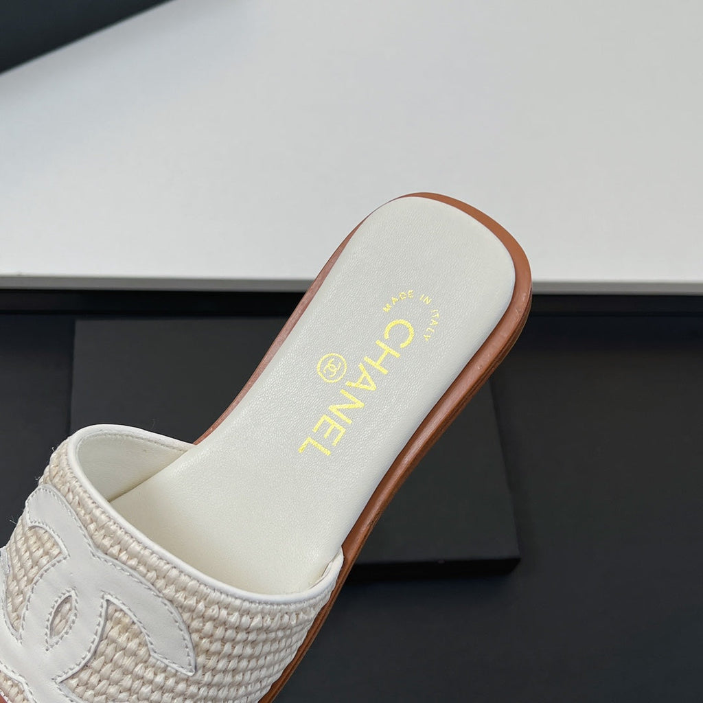 CC Slippers In White Palm Fiber 149736