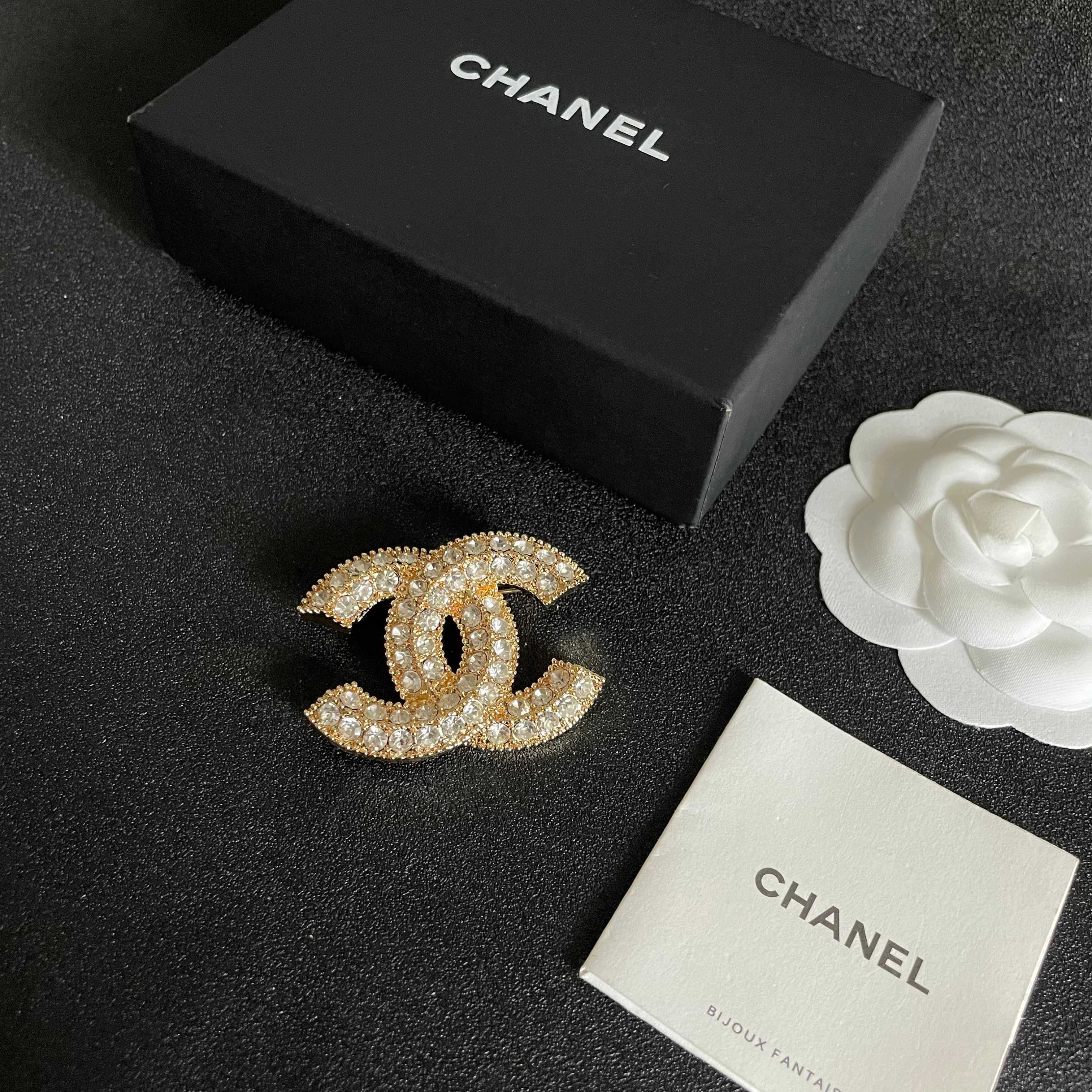 CHANEL 26S DOUBLE C LOGO FULL PAVE CRYSTAL BROOCH IN GOLD METAL 630079