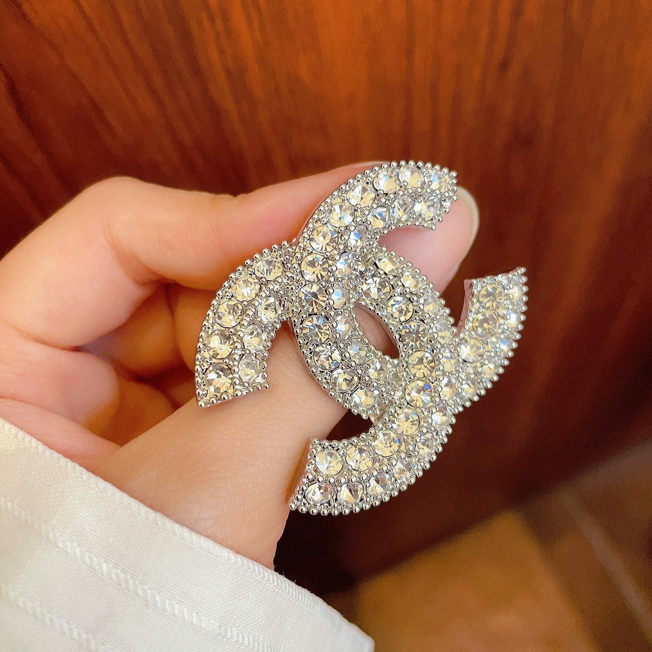 CHANEL 26S DOUBLE C LOGO FULL PAVE CRYSTAL BROOCH IN SILVER METAL 630080