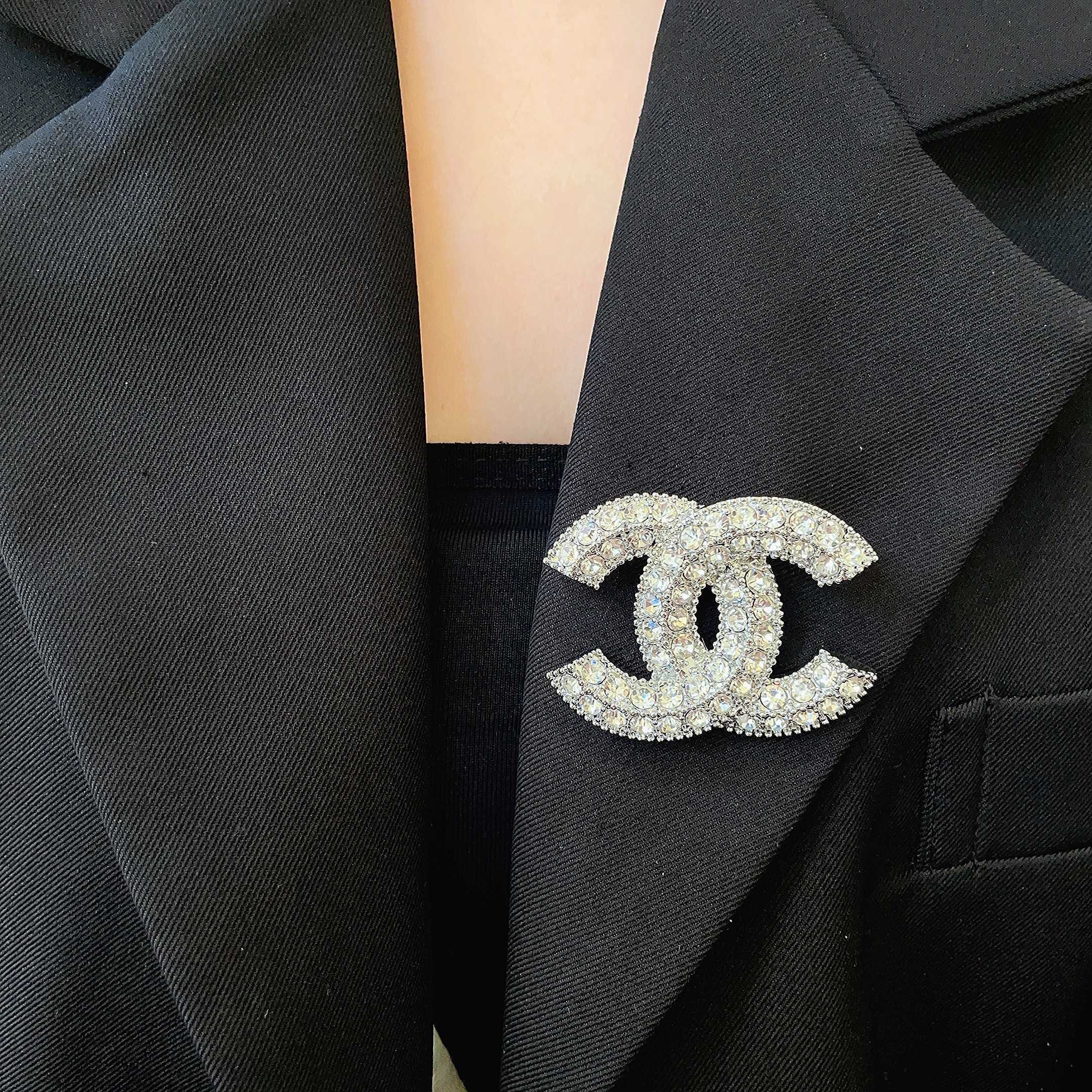 CHANEL 26S DOUBLE C LOGO FULL PAVE CRYSTAL BROOCH IN SILVER METAL 630080
