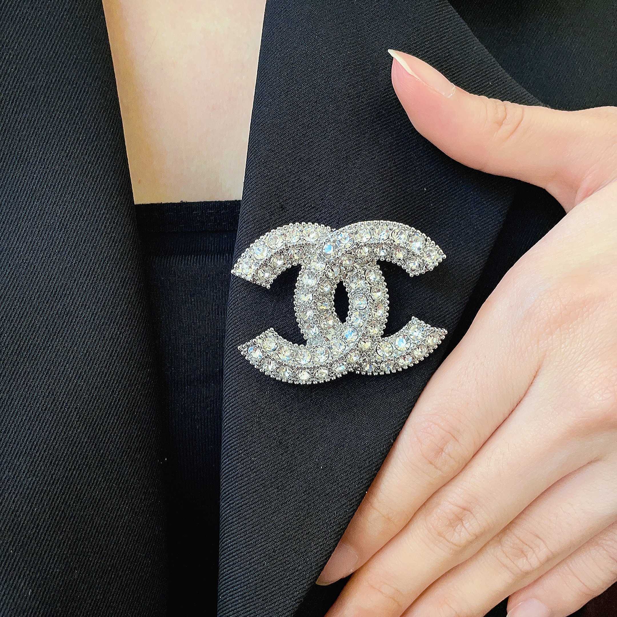 CHANEL 26S DOUBLE C LOGO FULL PAVE CRYSTAL BROOCH IN SILVER METAL 630080