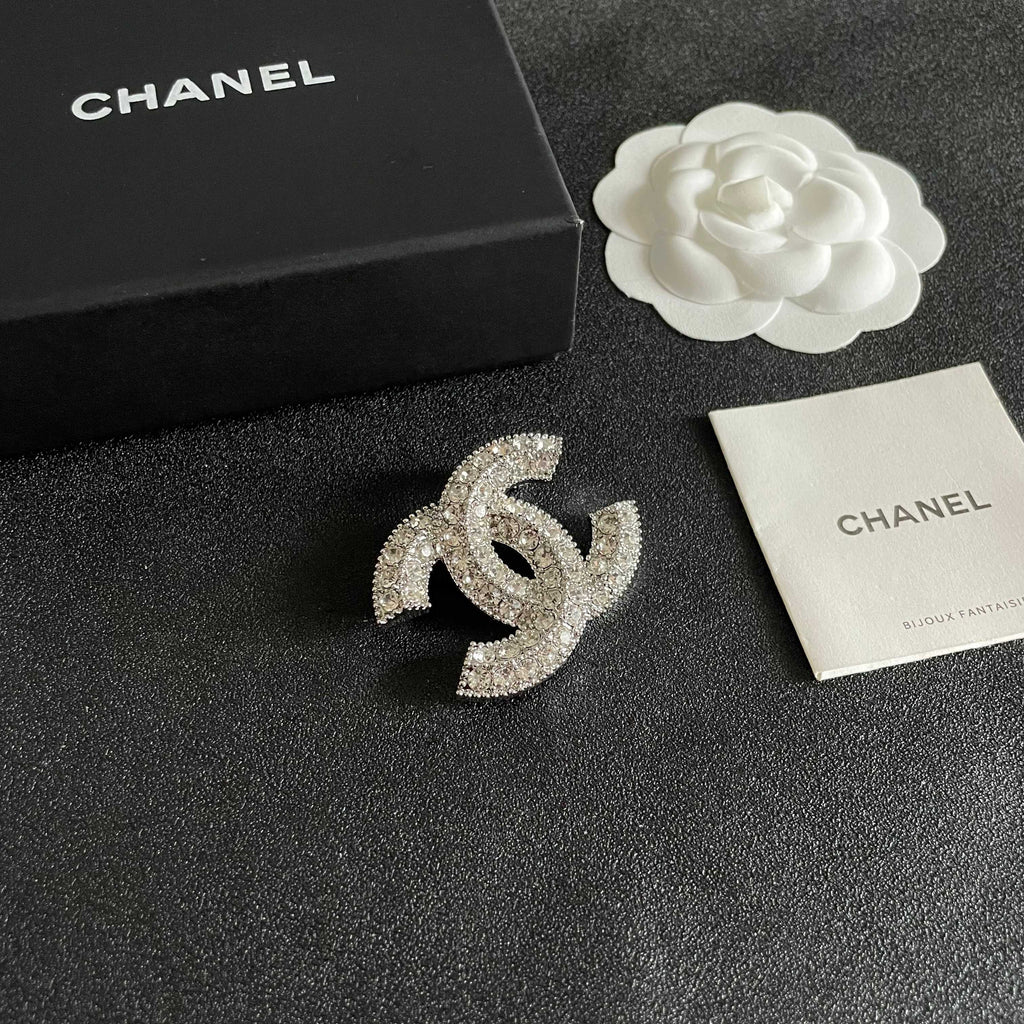 CHANEL 26S DOUBLE C LOGO FULL PAVE CRYSTAL BROOCH IN SILVER METAL 630080