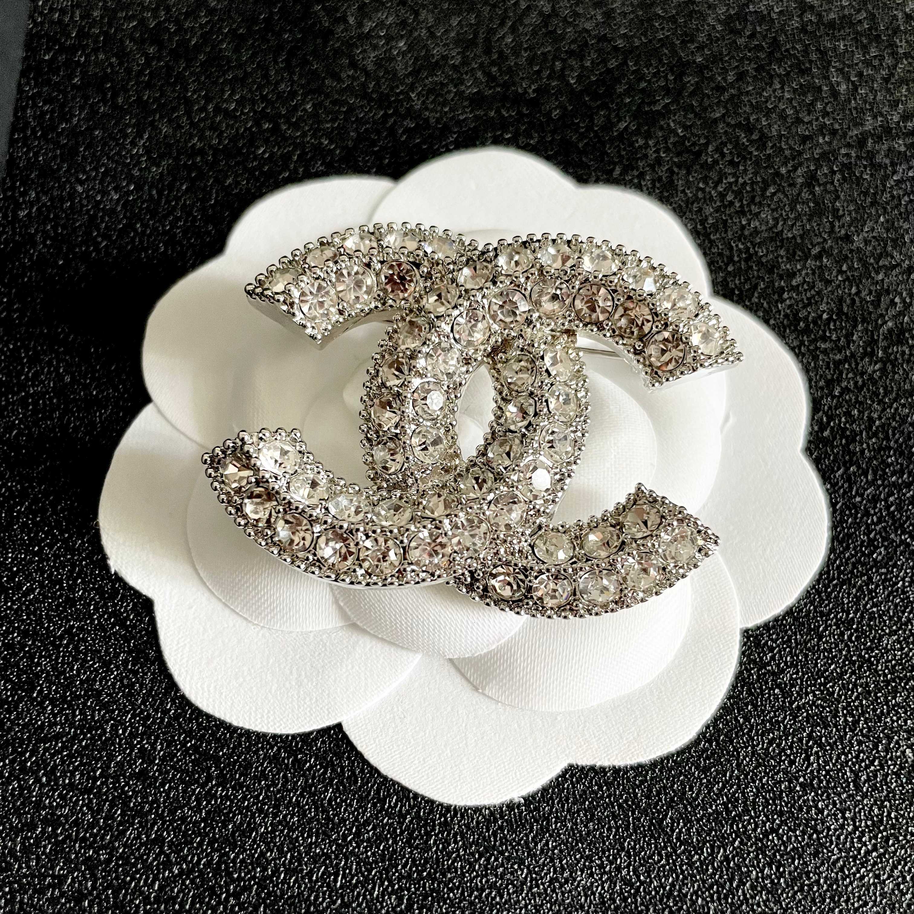 CHANEL 26S DOUBLE C LOGO FULL PAVE CRYSTAL BROOCH IN SILVER METAL 630080