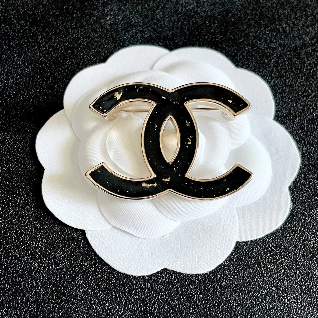CHANEL 26S DOUBLE C LOGO BROOCH IN BLACK ENAMEL 631919