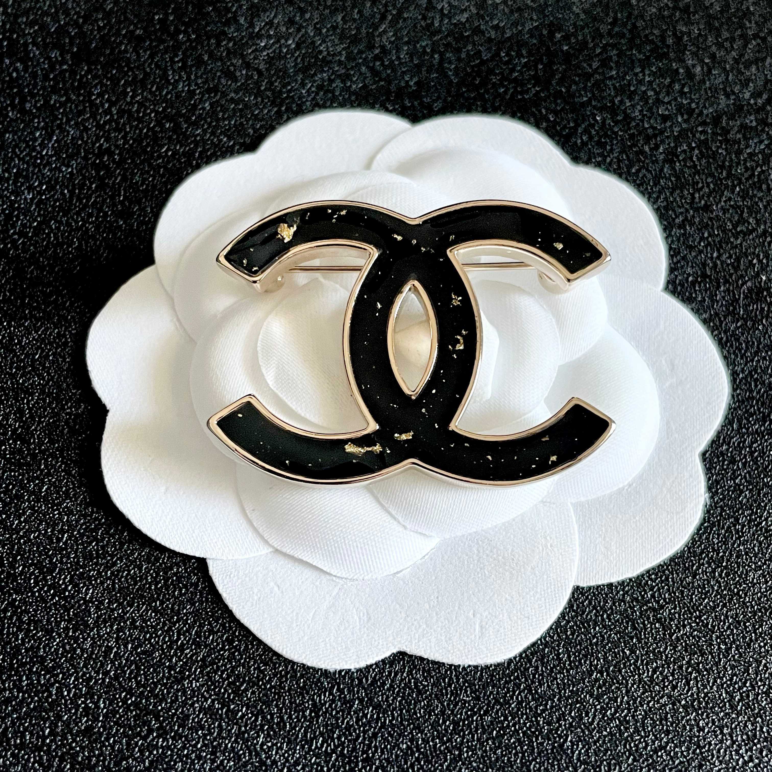 CHANEL 26S DOUBLE C LOGO BROOCH IN BLACK ENAMEL 631919