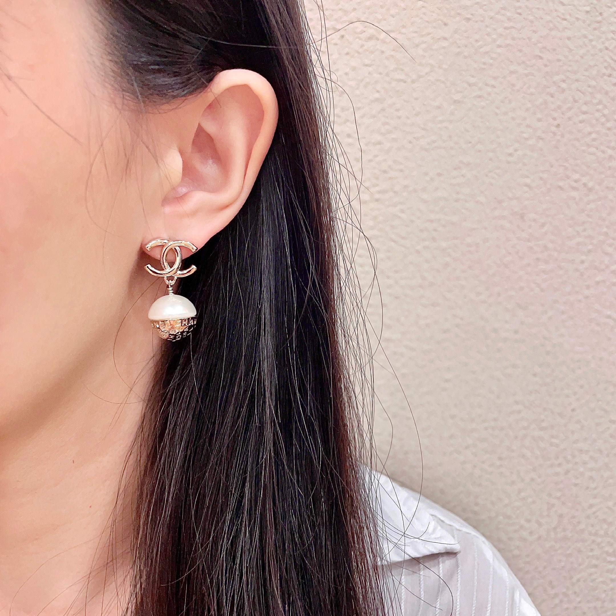 CC Pendant Double C Pearl Gold Earrings