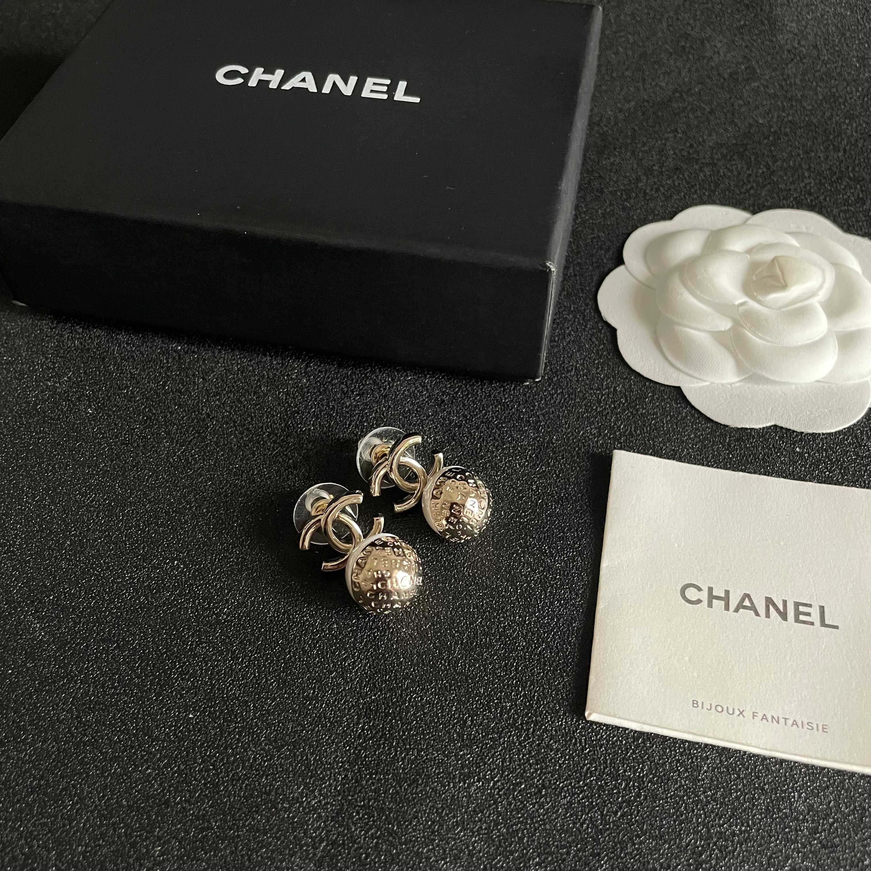 CC Pendant Double C Pearl Gold Earrings
