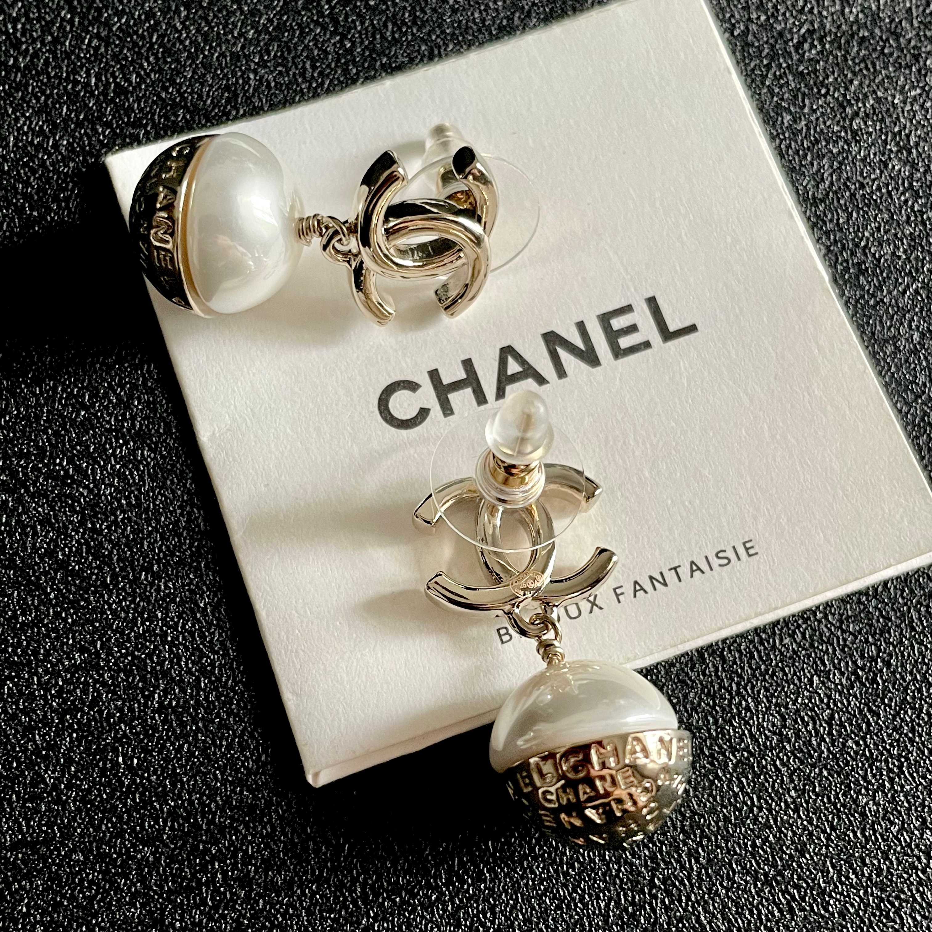 CC Pendant Double C Pearl Gold Earrings