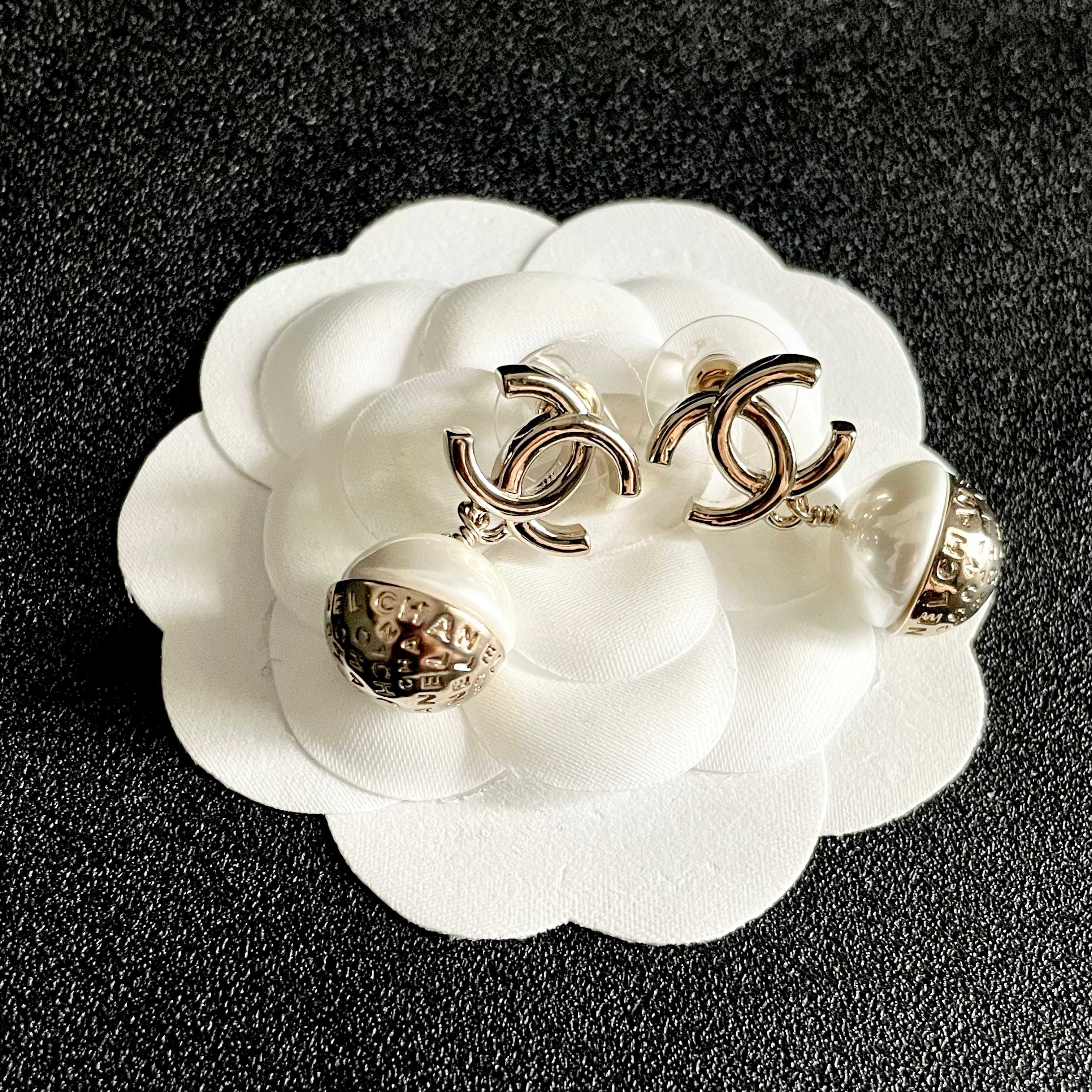 CC Pendant Double C Pearl Gold Earrings