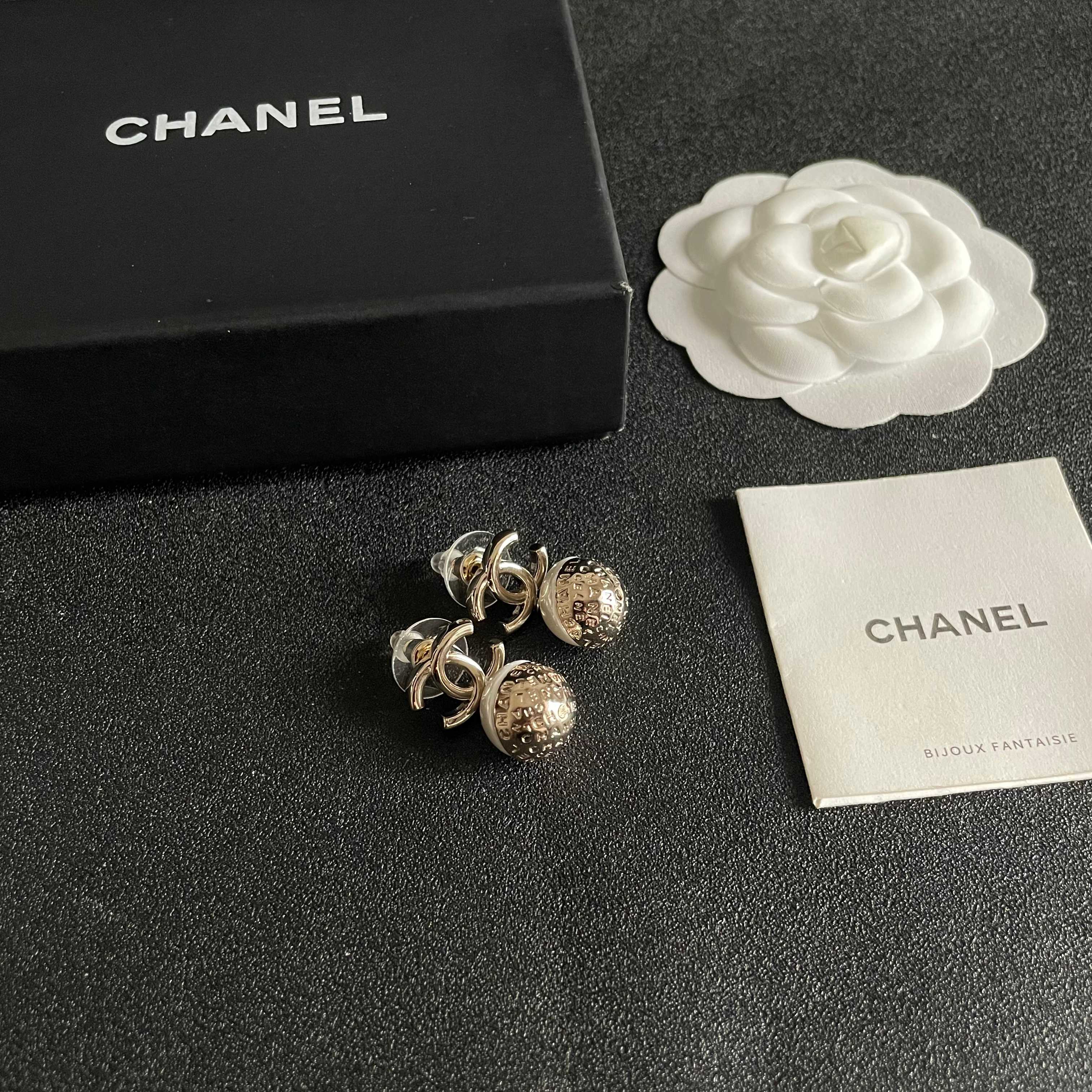 CC Pendant Double C Pearl Gold Earrings