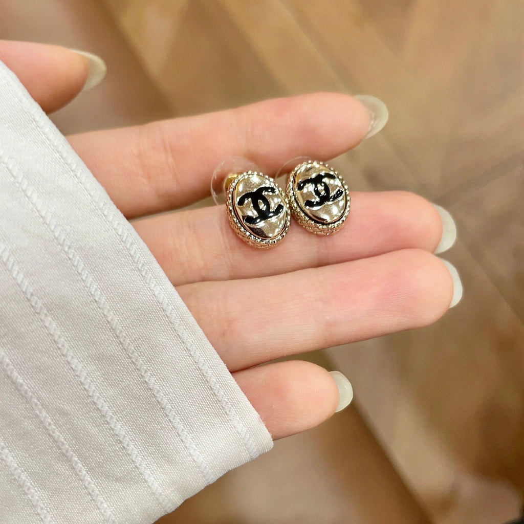 CC Vintage Double C Black Gold Earrings