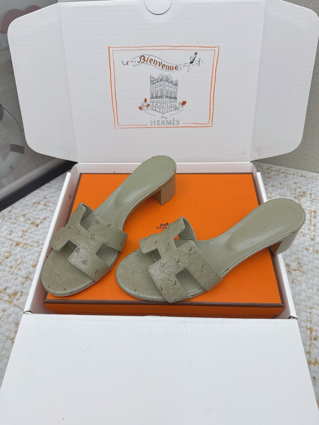 HM 26ss Oran Sandals 50 Sage Green Ostrich Leather 625126