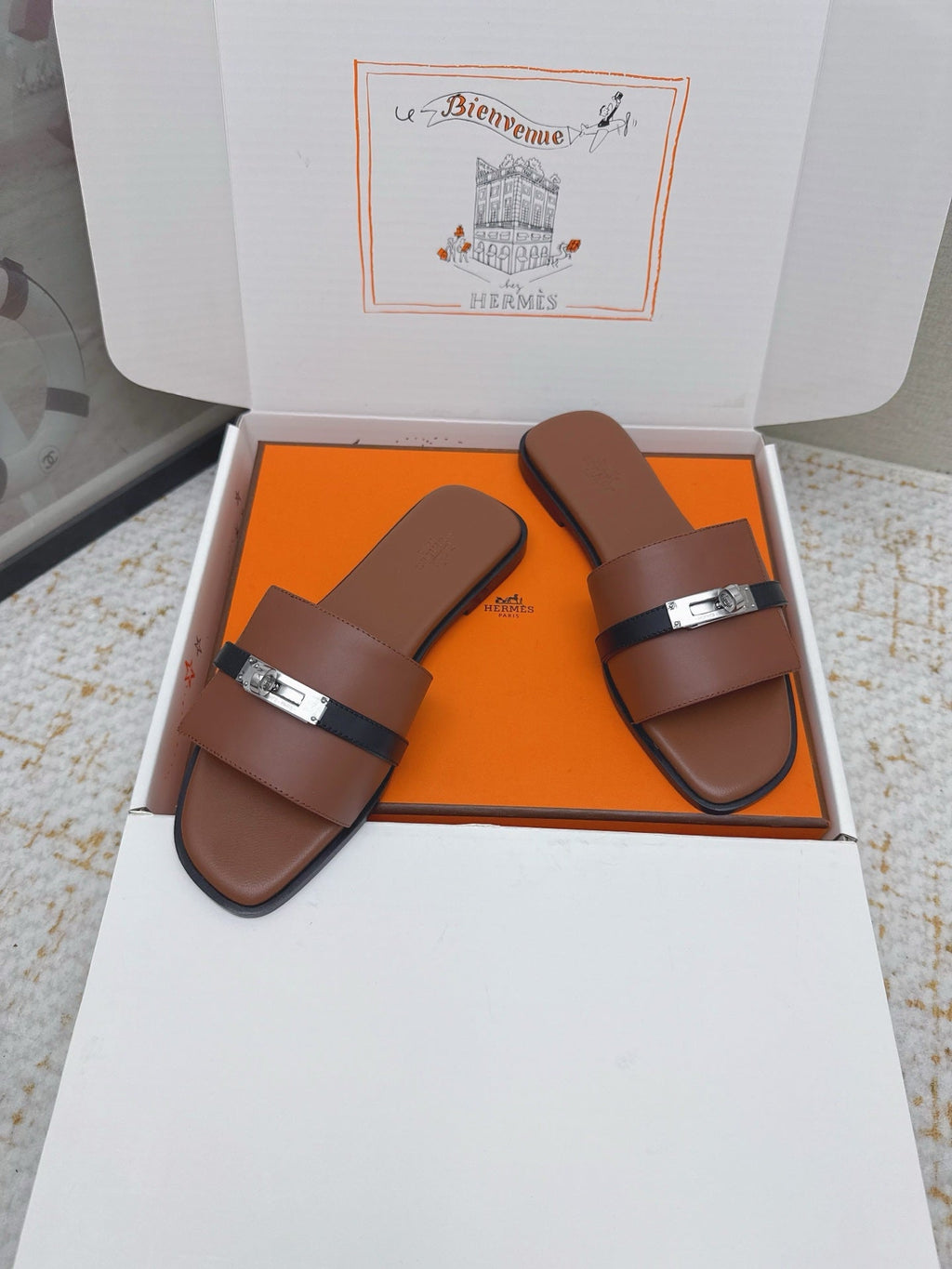 HM 26ss Oasis Sandals Brown Black Sheepskin Sliver Buckle 625170