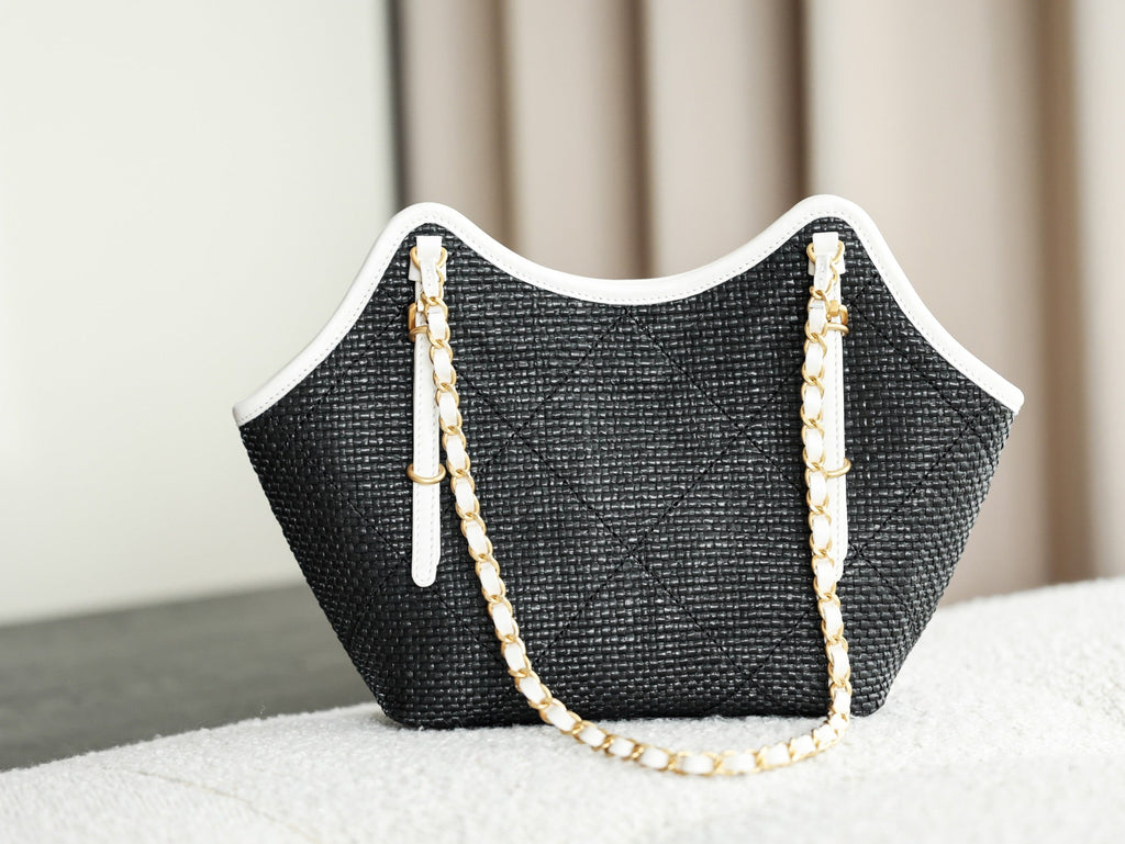 Chanel 2026 Maxi Hobo Bag 28cm Black Straw Leather 351070