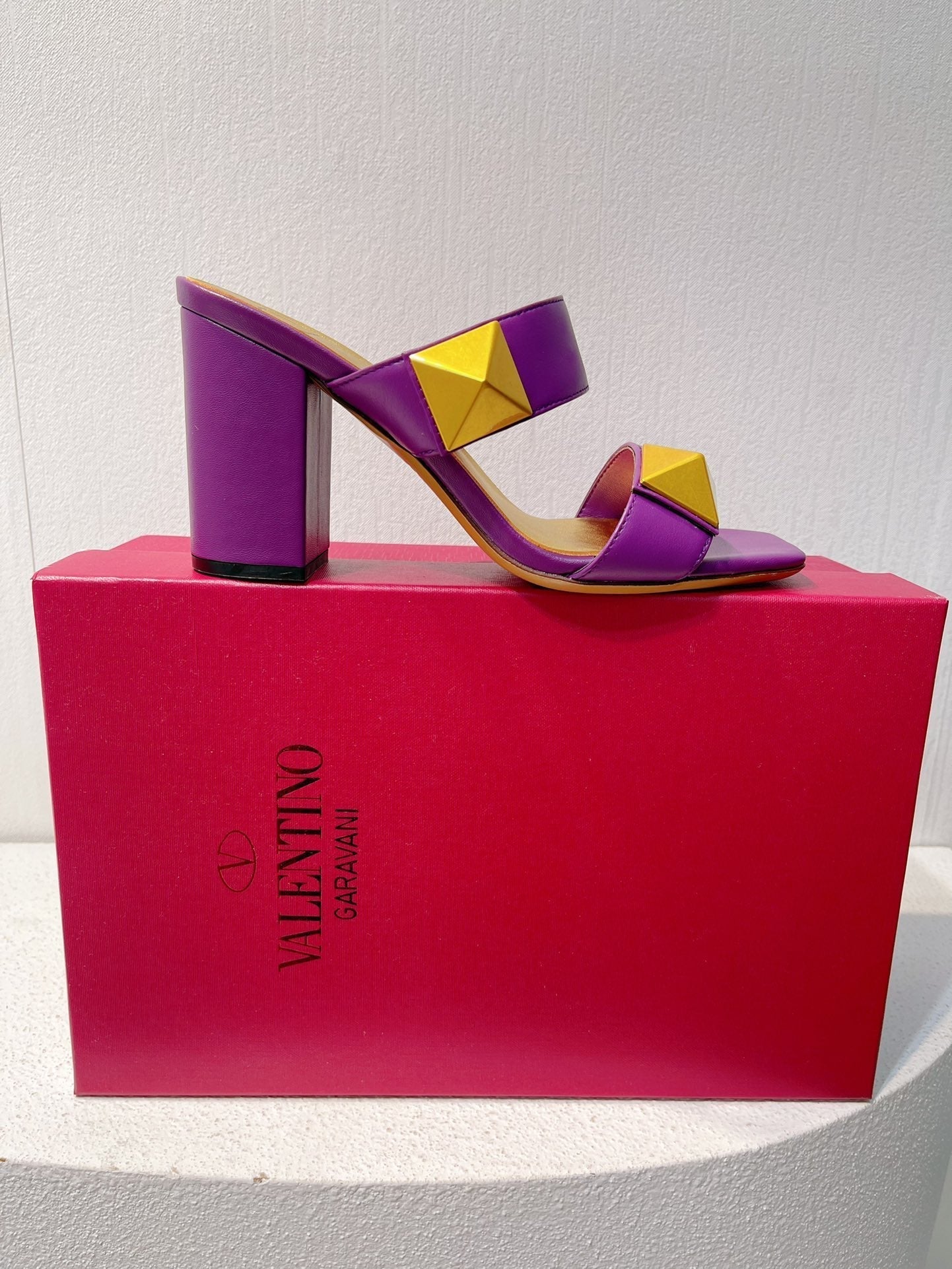 VT One Stud Leather Sandals Purple Cowhide 292891