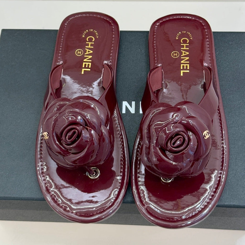 CC 26 Camellia Thong Sandal Burgundy Patent Leather 609992