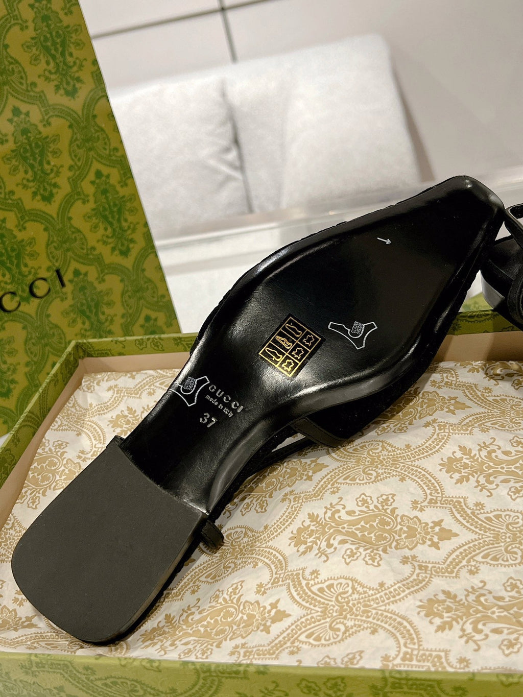 SLINGBACK FLATS IN BLACK VELVET