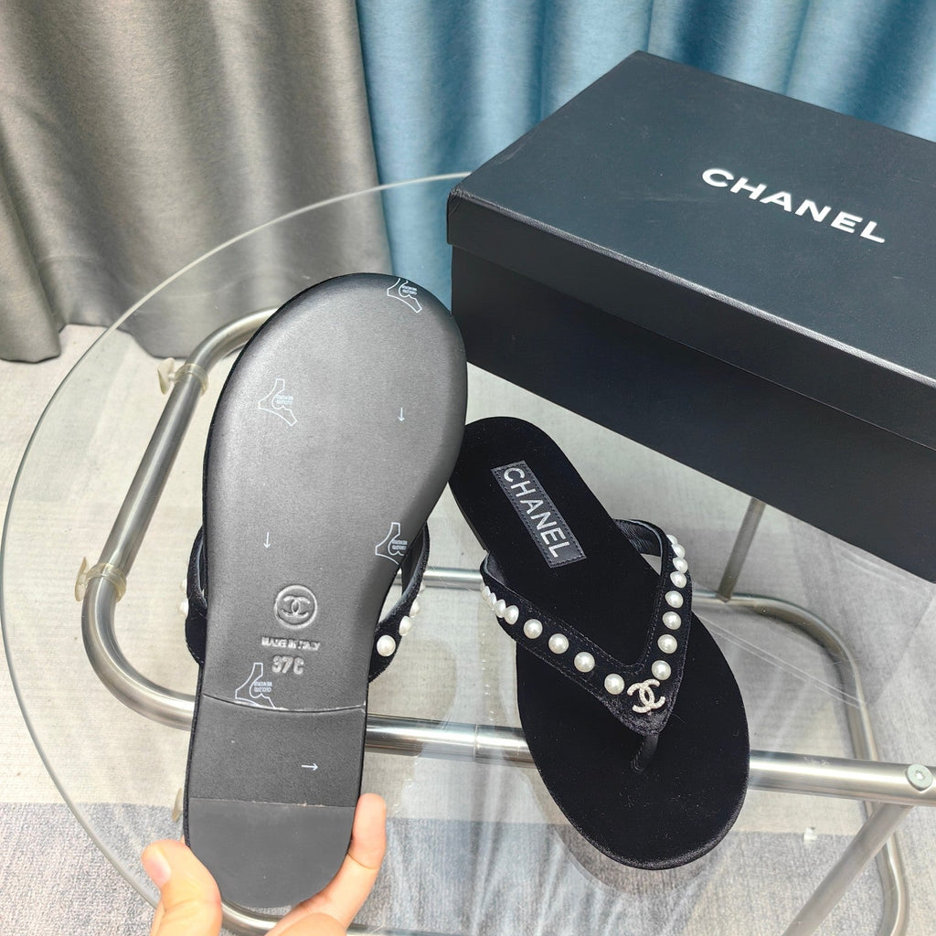 CC Thong Black Velvet Pearl