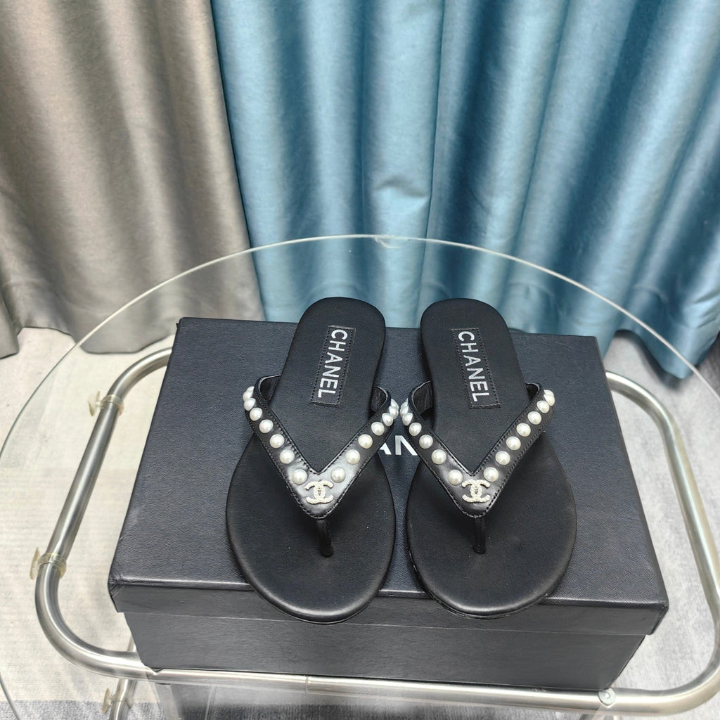 CC Thong Black Calfskin Pearl