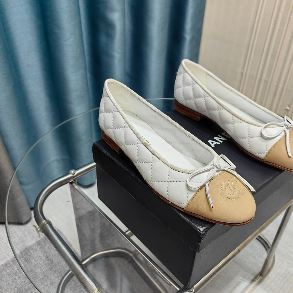 CC 25P Ballet Flat White Beige Quilted Calfskin