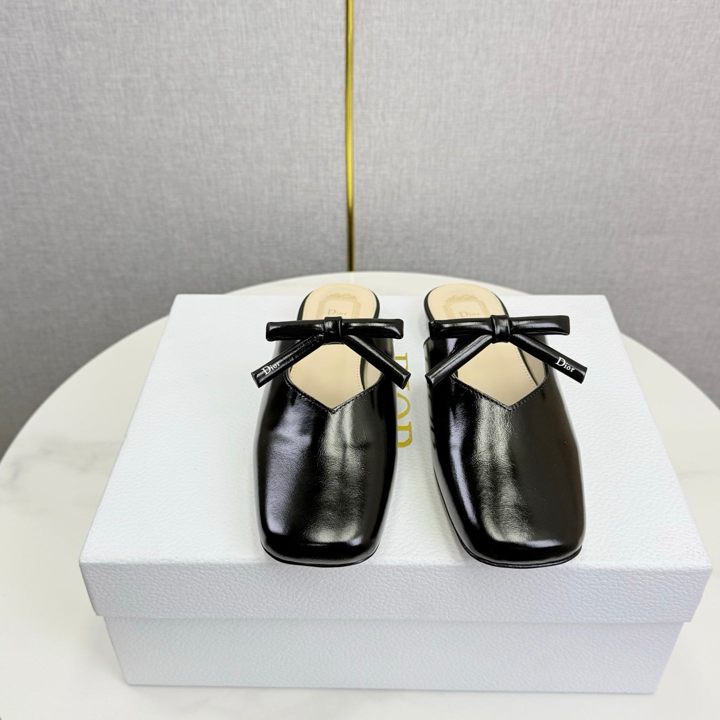 DIOR 26S PEARL-ACCENT BOW FLAT MULES IN BLACK GLOSSY CALFSKIN