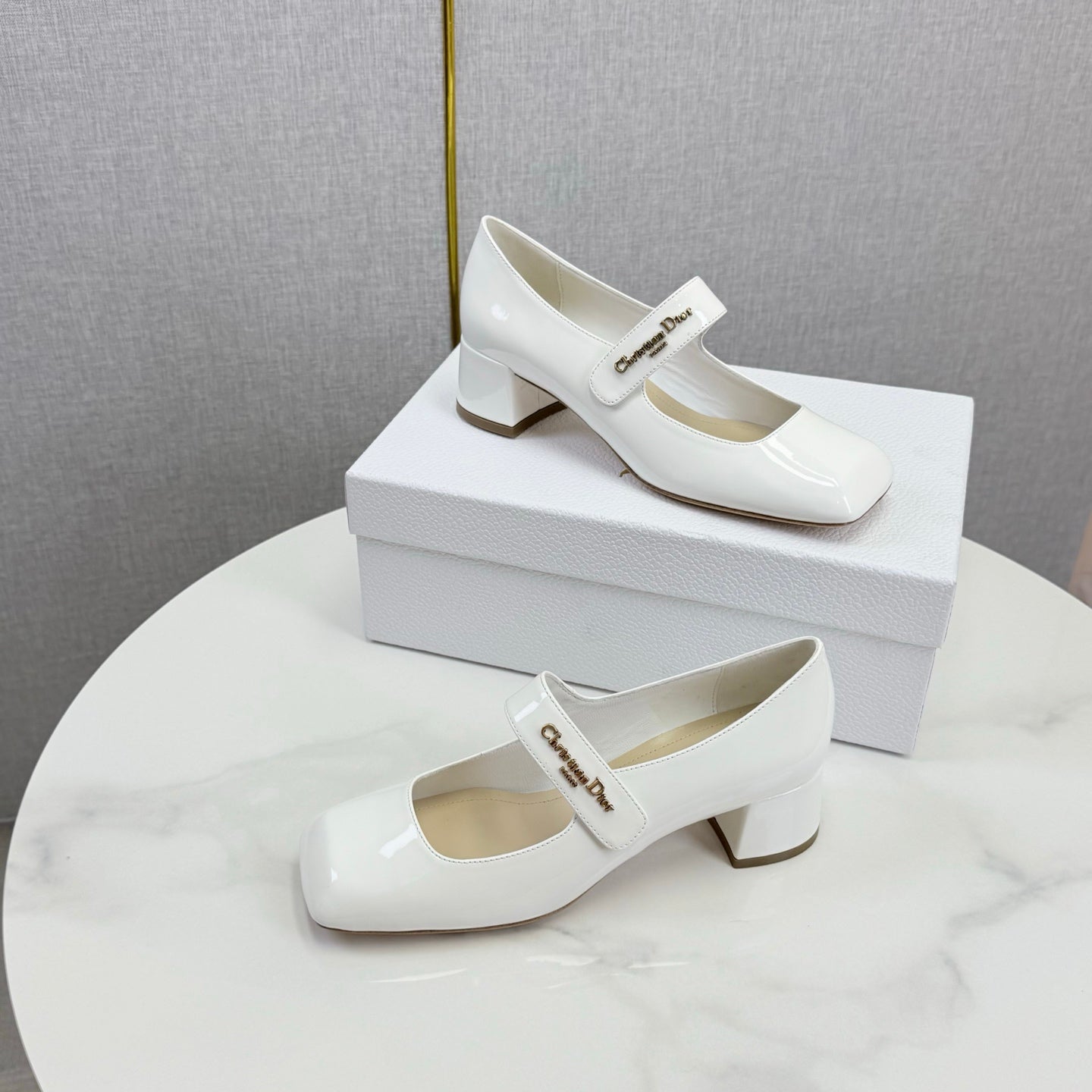 DIOR 26S MARY JANE HIGH HEELS 40MM IN WHITE PATENT CALFSKIN GOLD HARDWARE