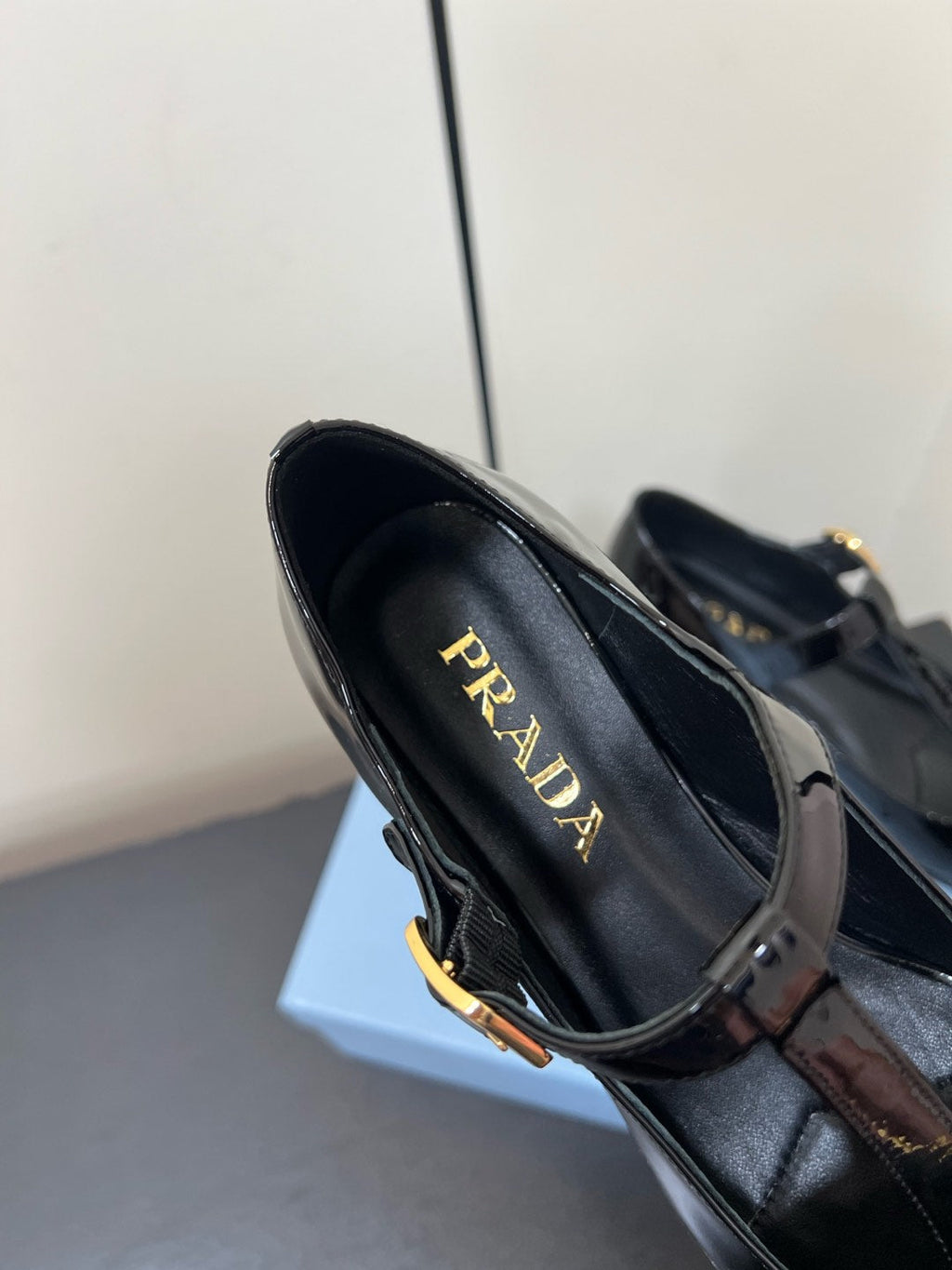 BOW MARY JANE PUMPS WITH T-STRAP IN BLACK GLOSSY CALFSKIN