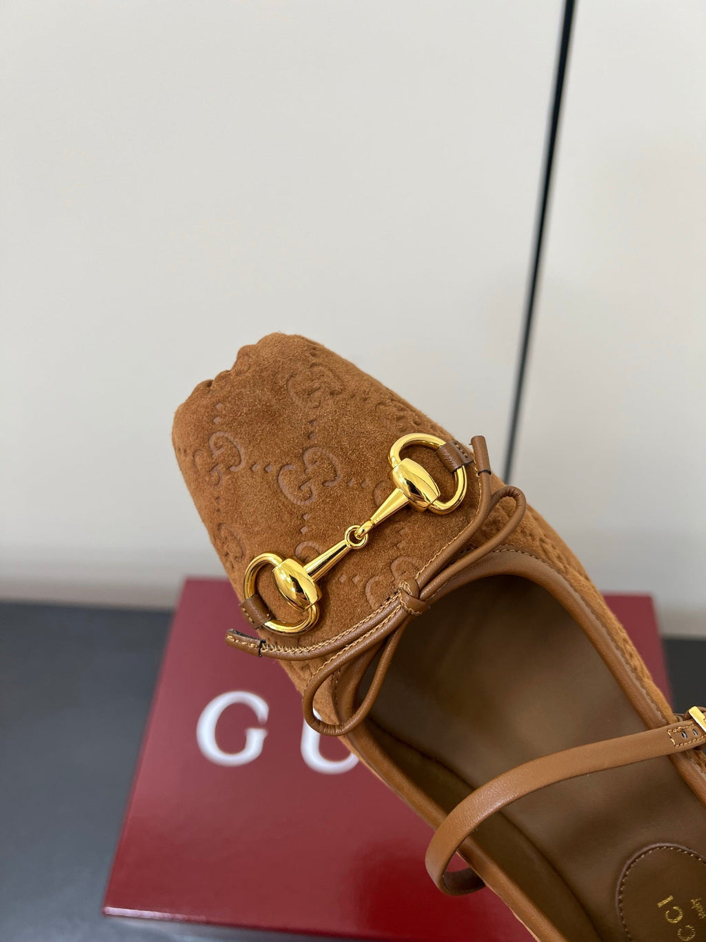 GG MARY JANE 25S IN BROWN SUEDE WITH GOLD HARDWARE