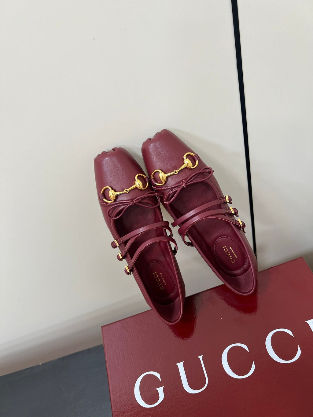 GG MARY JANE 25S IN RED LAMBSKIN WITH GOLD HARDWARE