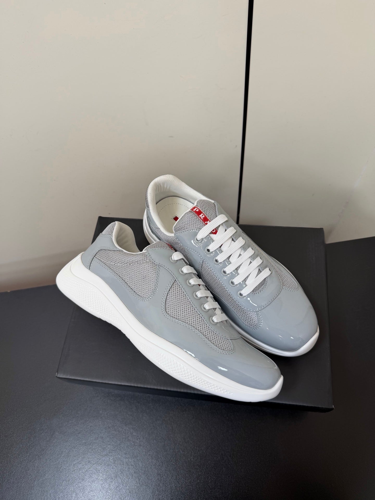 PRADA 26S SNEAKERS IN LIGHT GRAY PATENT CALFSKIN AND WHITE MESH