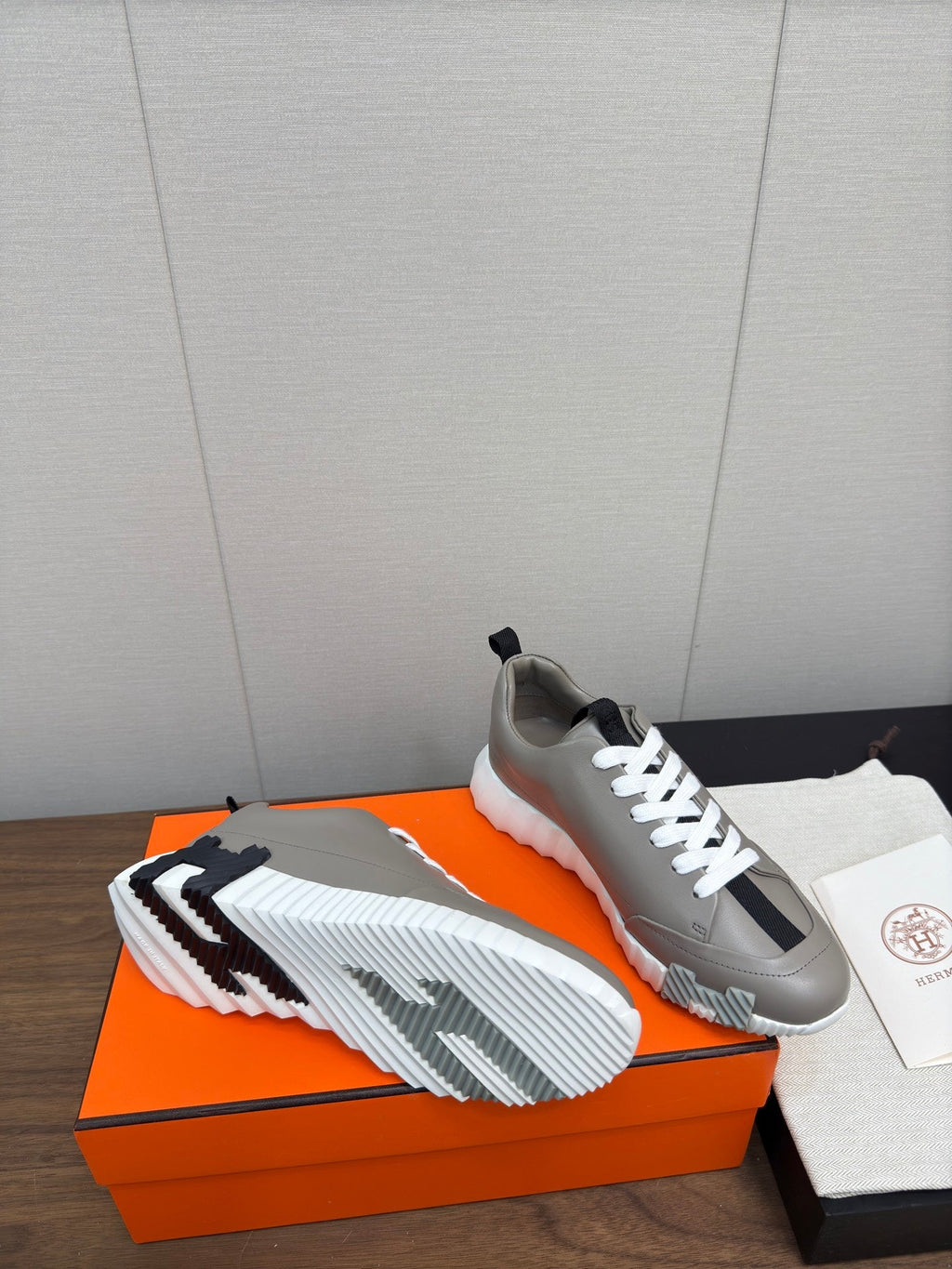 HM Bouncing Sneaker Stone Grey Calfskin 213524