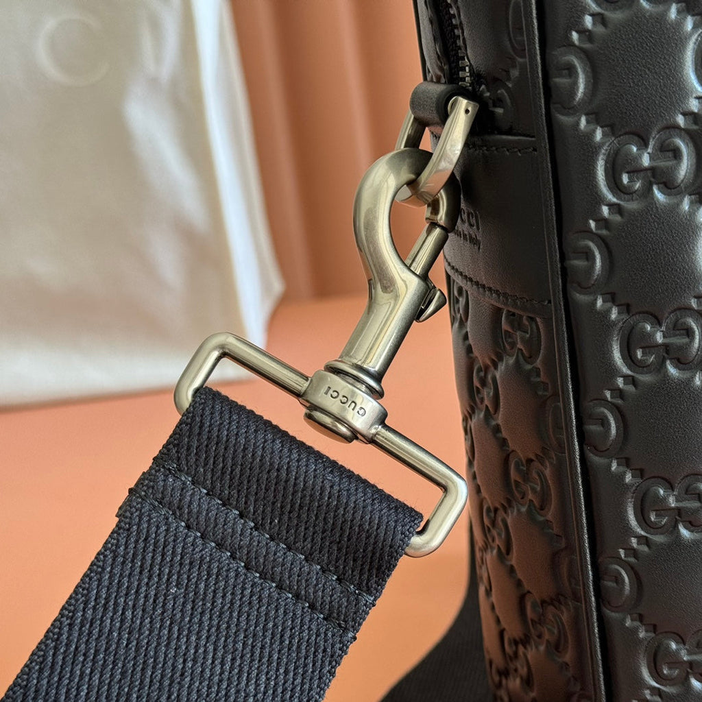 GUCCI 26S EMBLEM DUFFLE BAG 38 IN BLACK EMBOSSED CALFSKIN