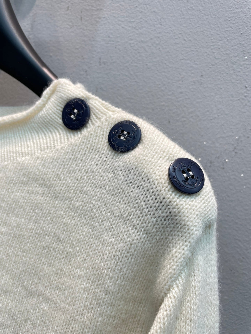 CD 25 Sweater White With Buttons On The Shoulder Cashmere