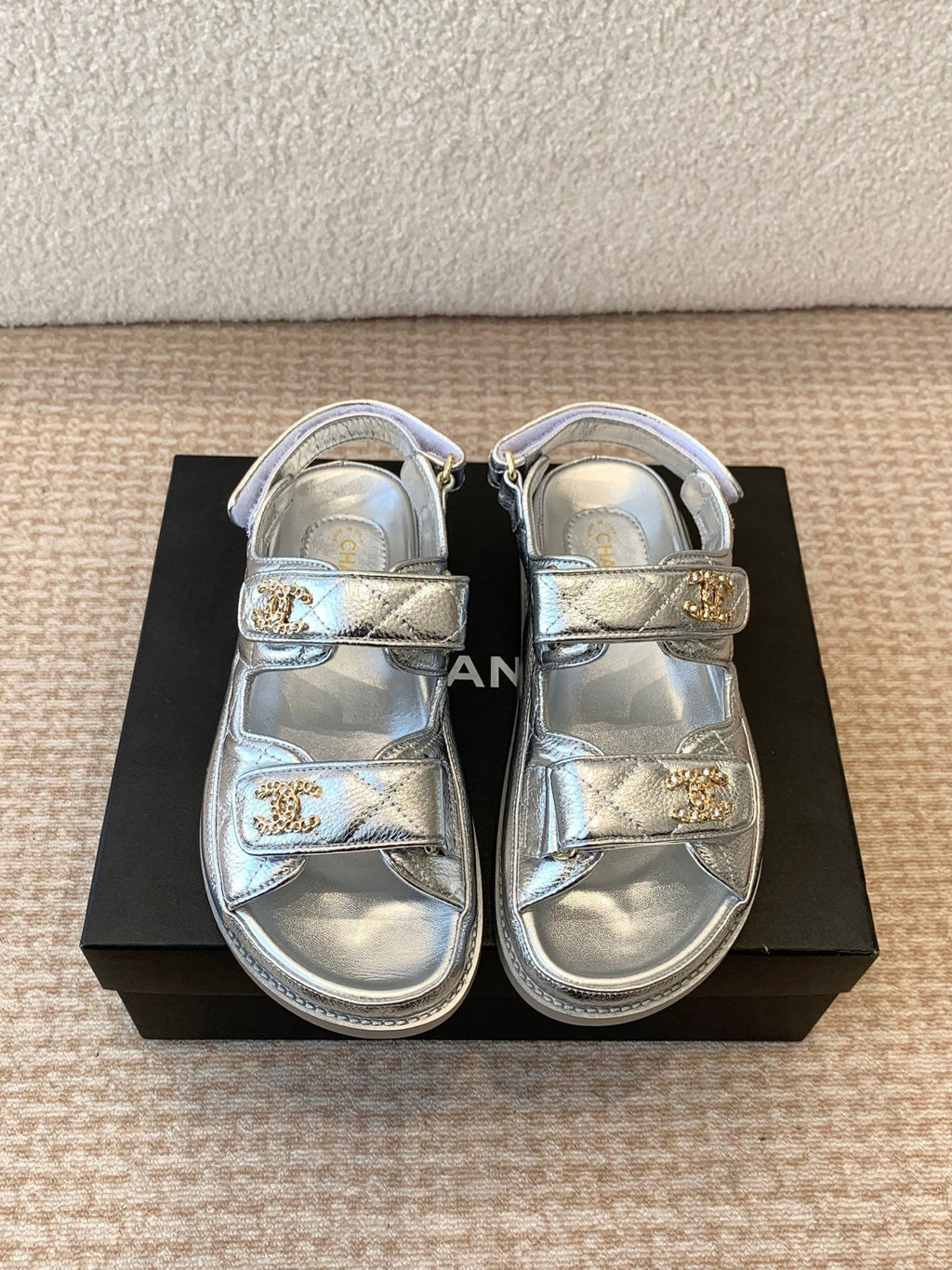 DAD SANDAL IN SILVER SHEEPSKIN