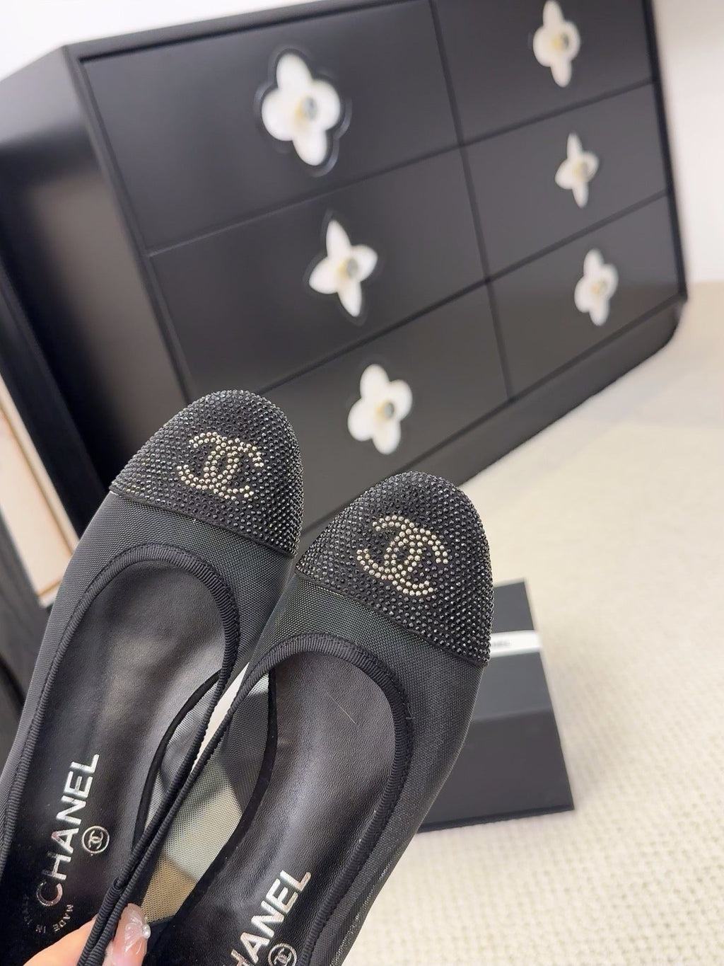 BALLET FLAT IN BLACK FABRIC AND MESH WITH CRYSTALS