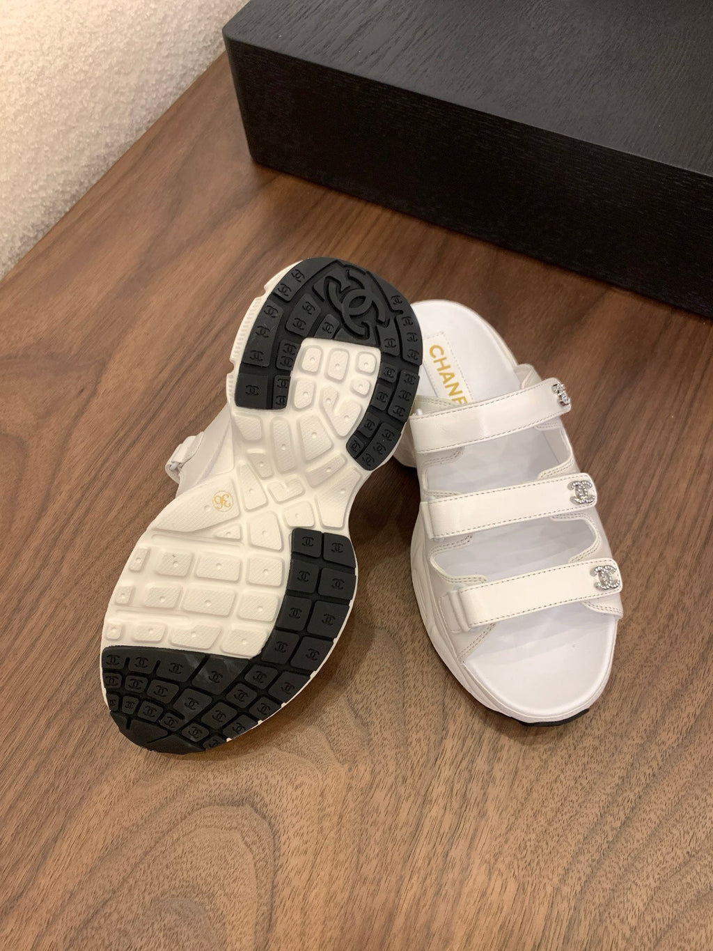 MULES 25S LOGO IN WHITE LAMBSKIN