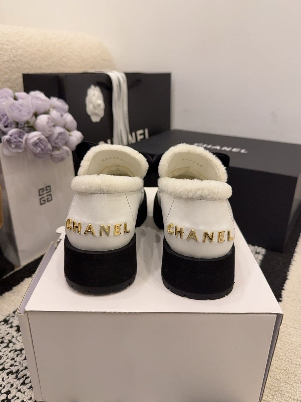 CC 26 Fur-lined Loafer With Bow Black White Wool Leather 588825