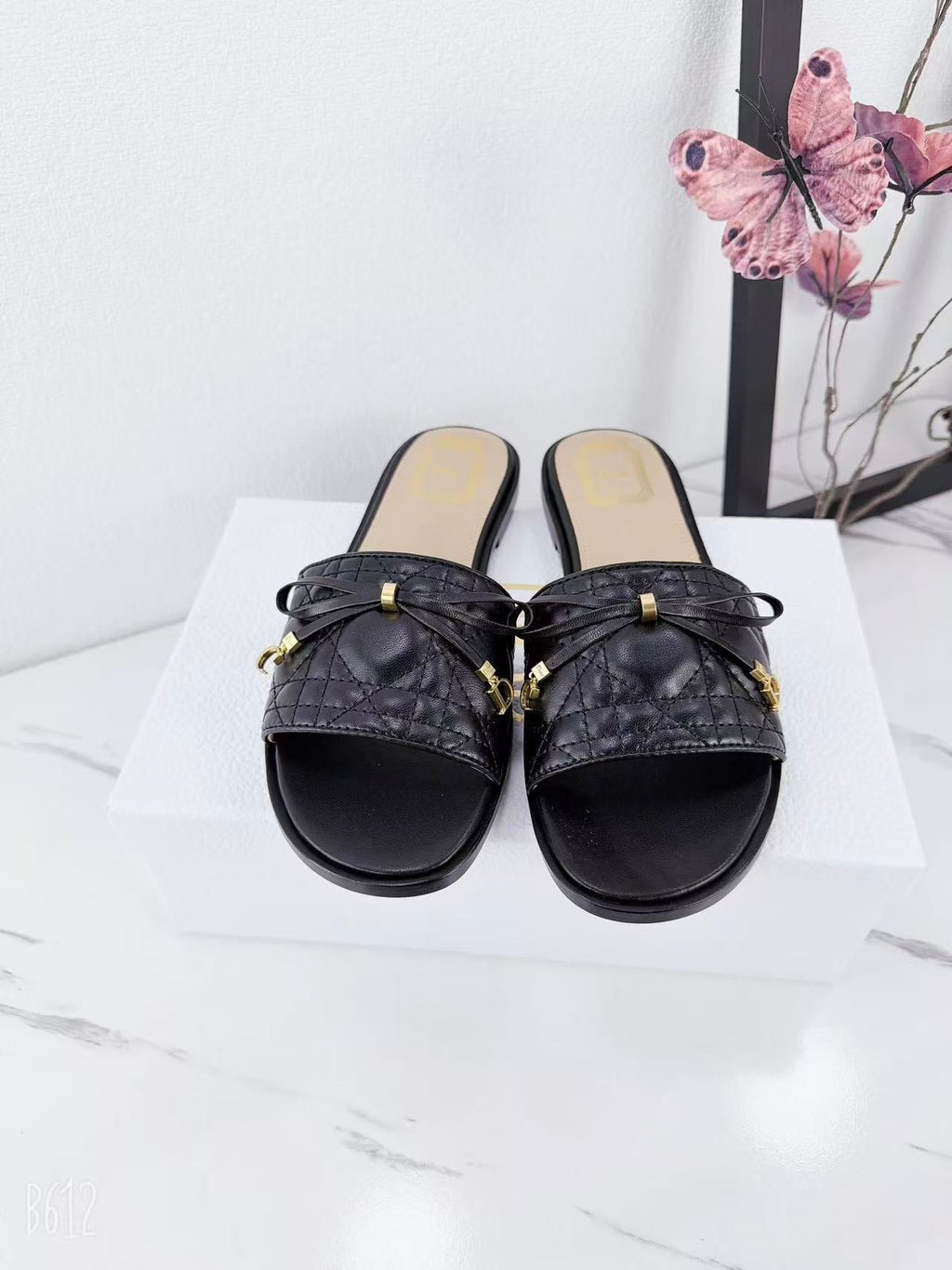 CD 26s Slippers Black Beige Cowhide 681587