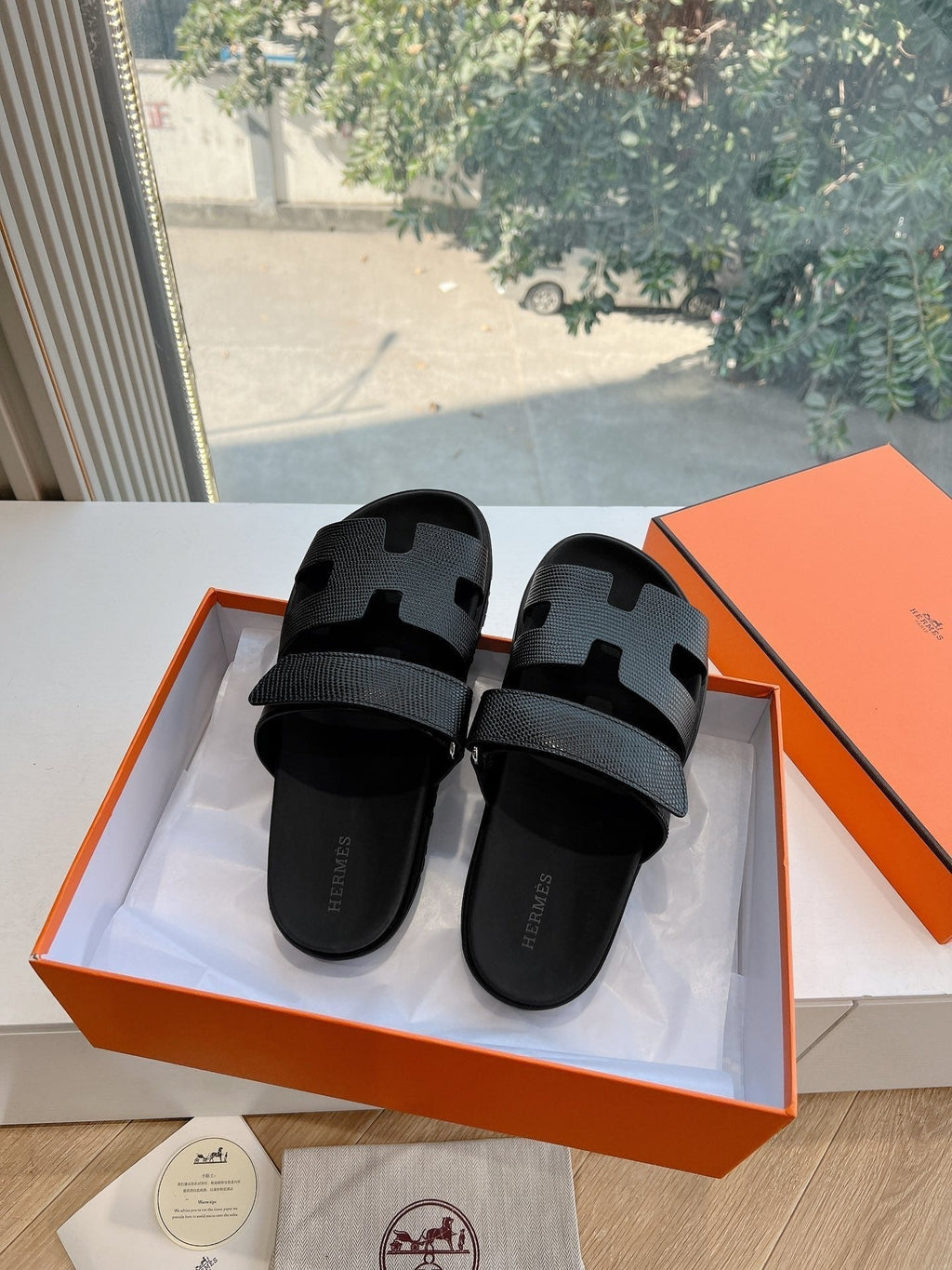 HM Chypre Sandal Black Grained Calfskin 202797