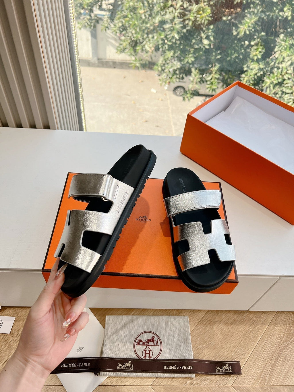 HM Chypre Sandal Silver Calfskin 202812