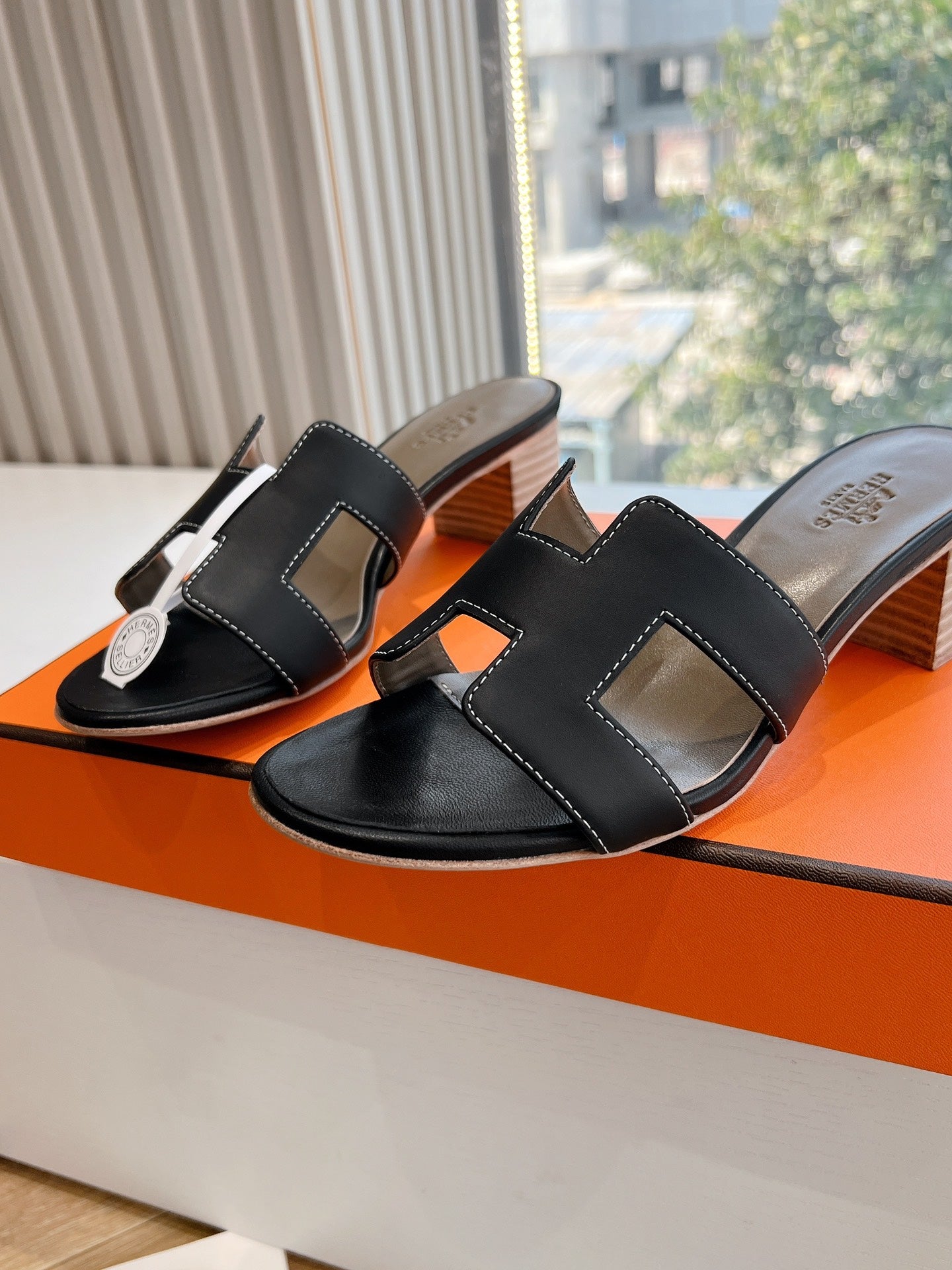 HM 25C Oasis sandal Noir Leather 202839