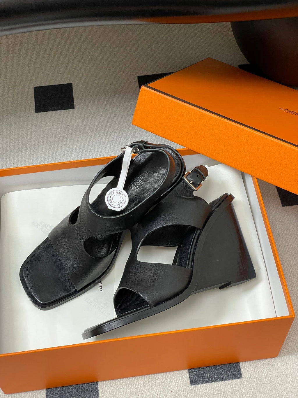 HM 25S KALYA WEDGE SANDAL 100 MM IN BLACK LAMBSKIN