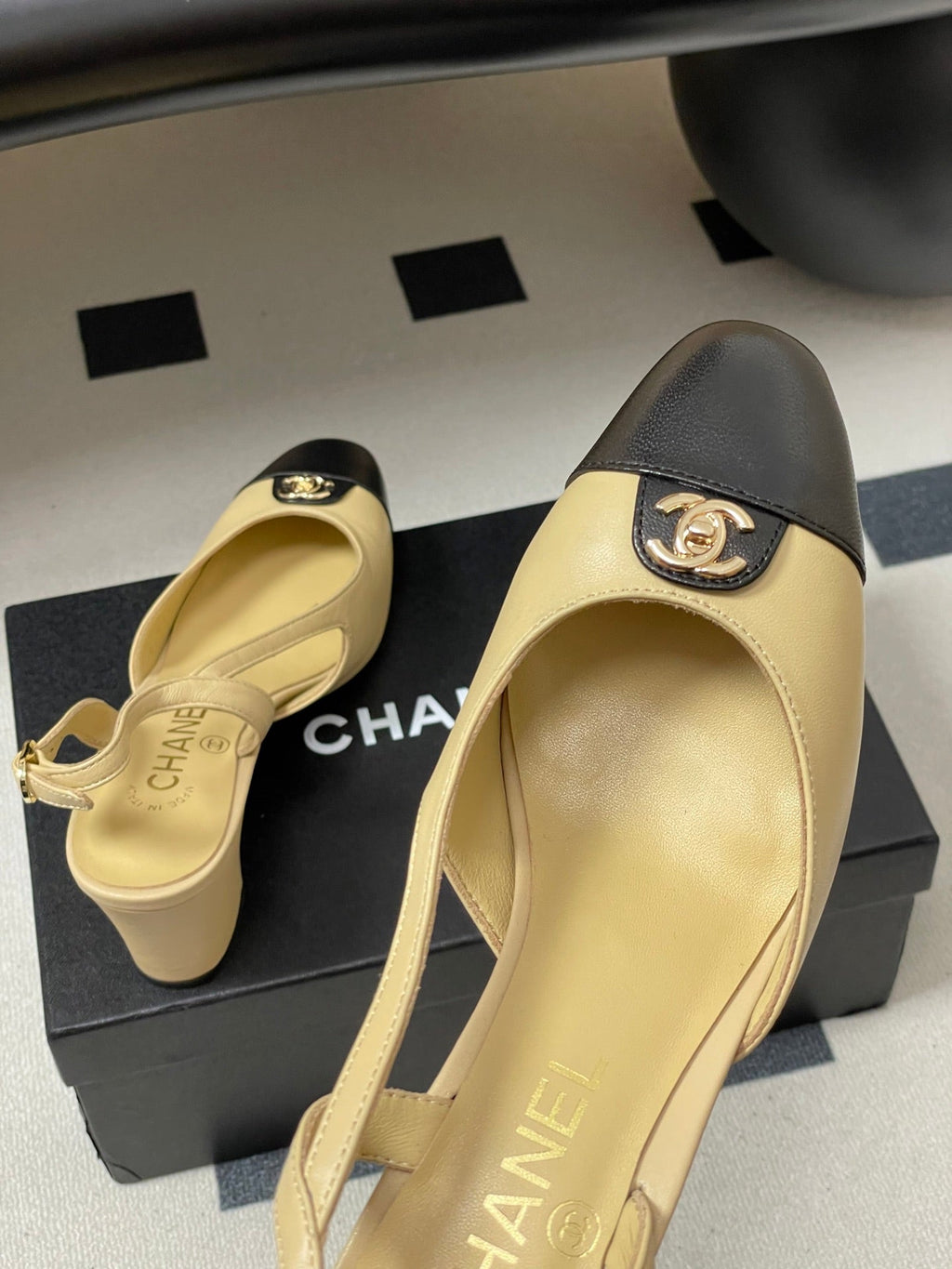 Chanel 25 Slingback 50mm Beige Black Lambskin 473216