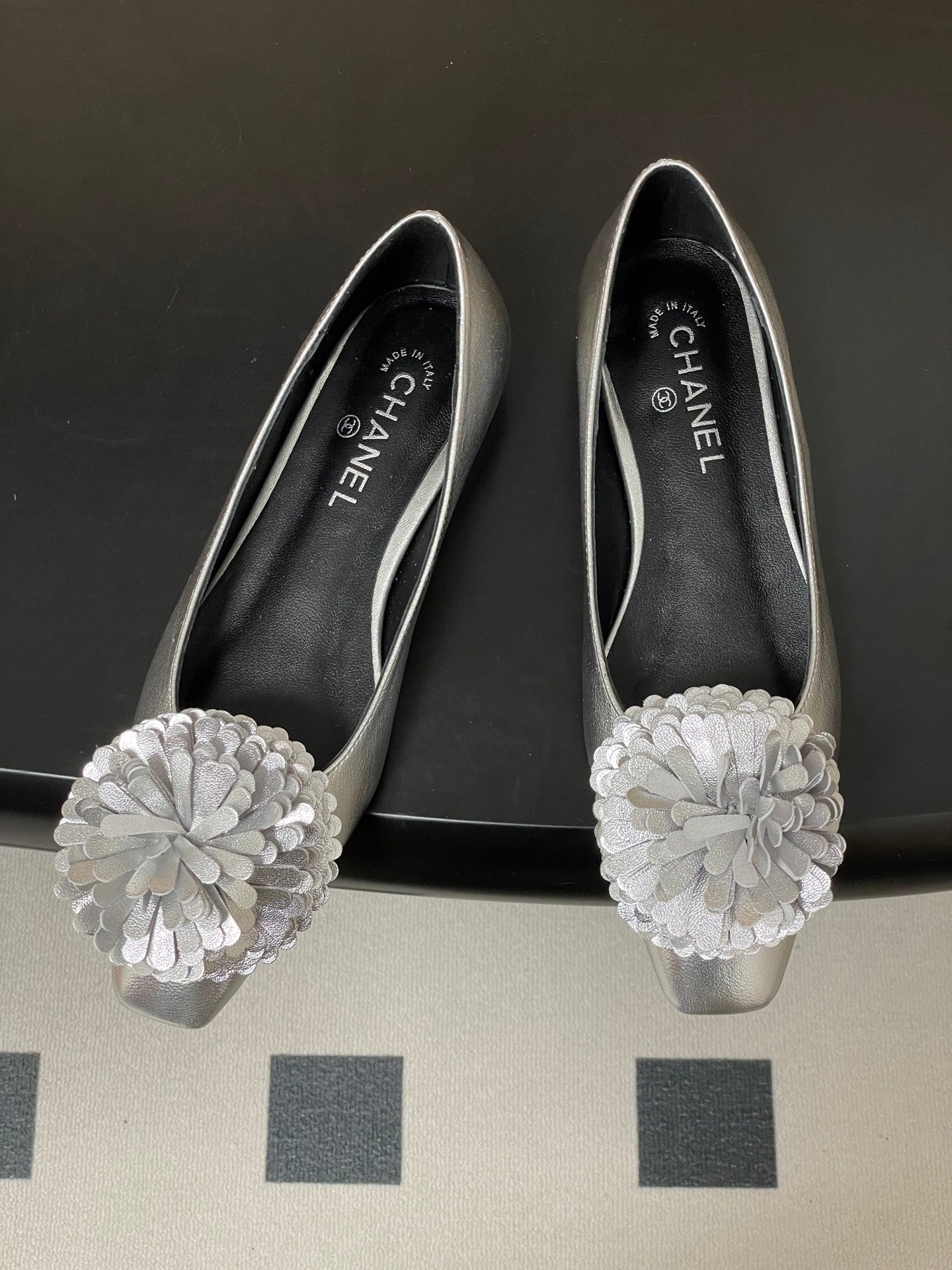 CC 26 Flower-shaped Ballet Flat Silver Sheepskin 593166