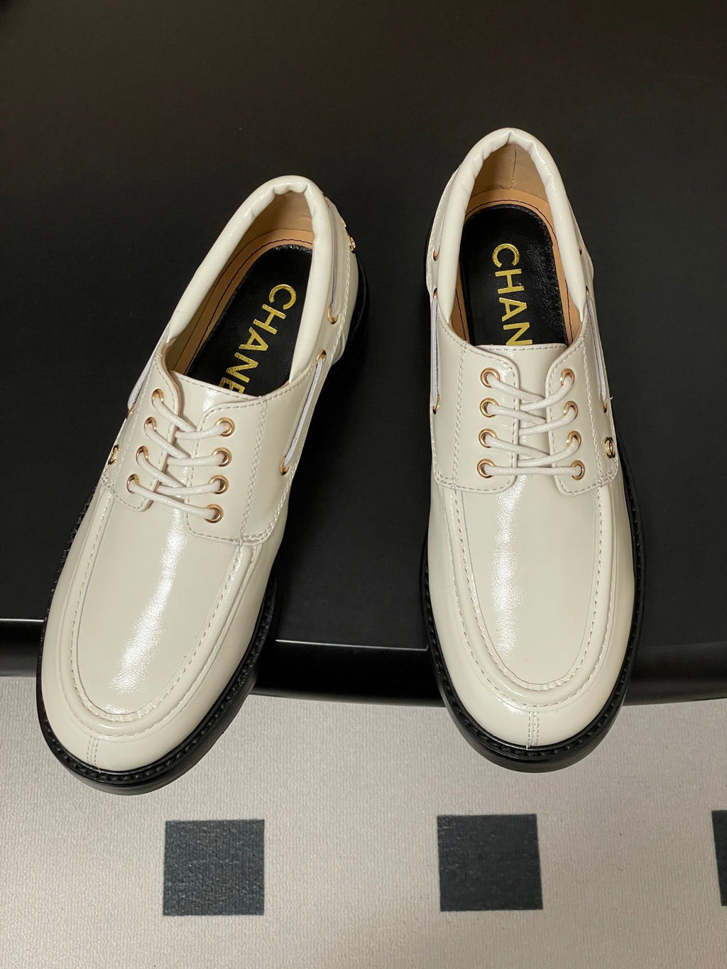 CC 26 Lace-Up Loafer White Sheepskin 594249